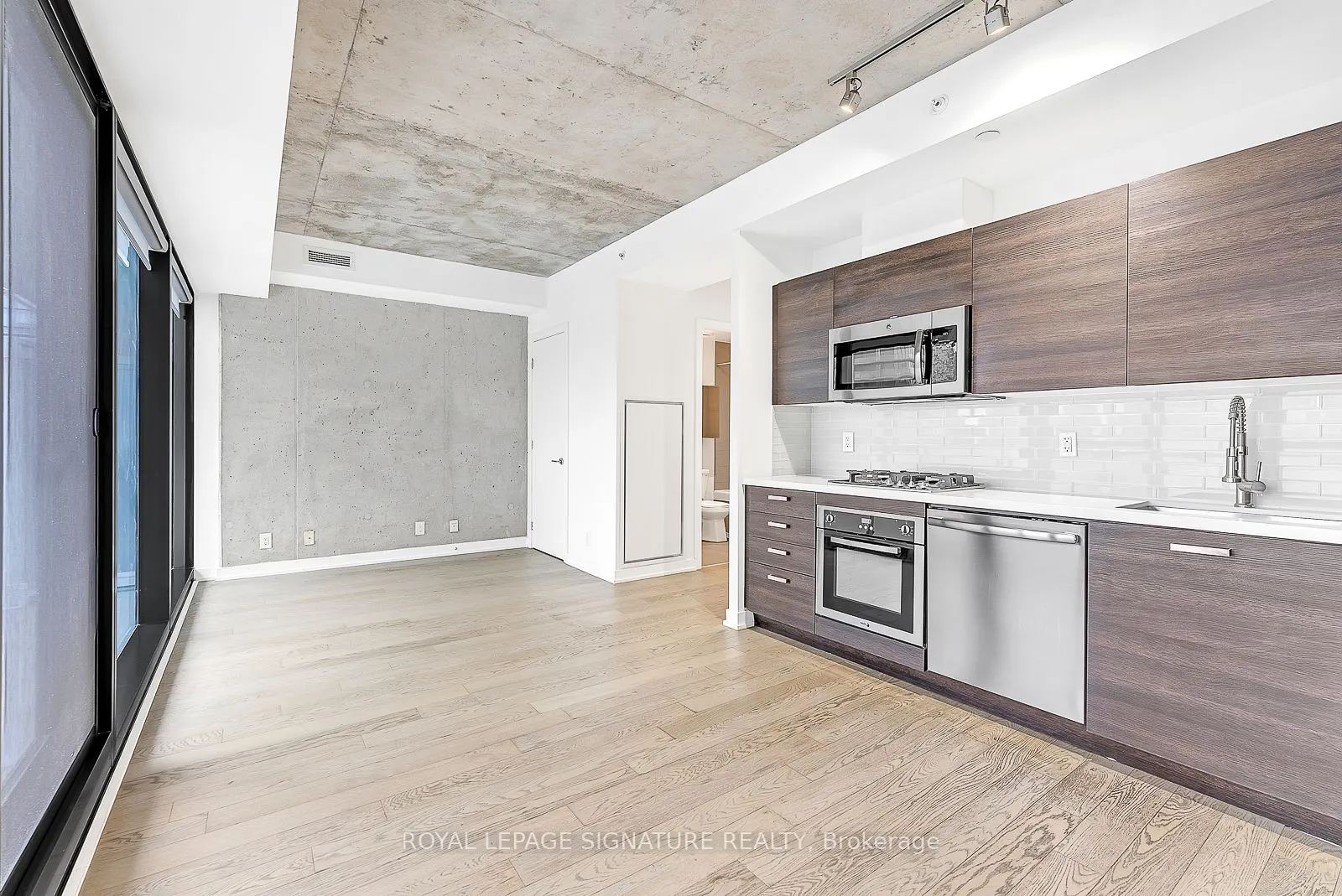 11 Charlotte Street, #2201