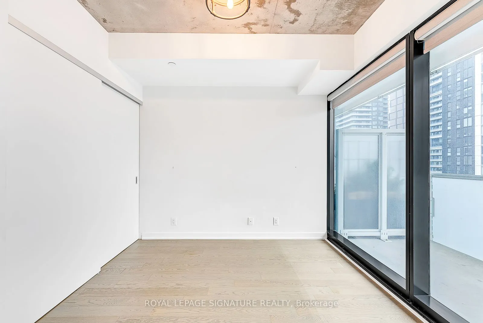 11 Charlotte Street, #2201
