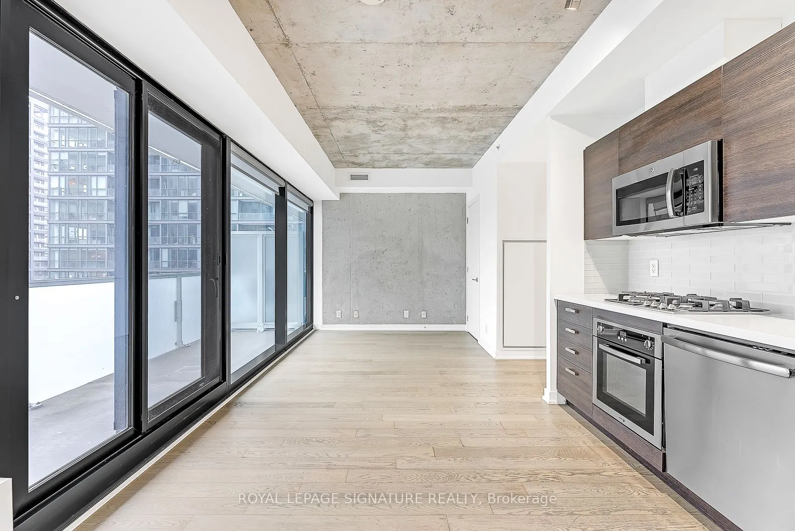 11 Charlotte Street, #2201