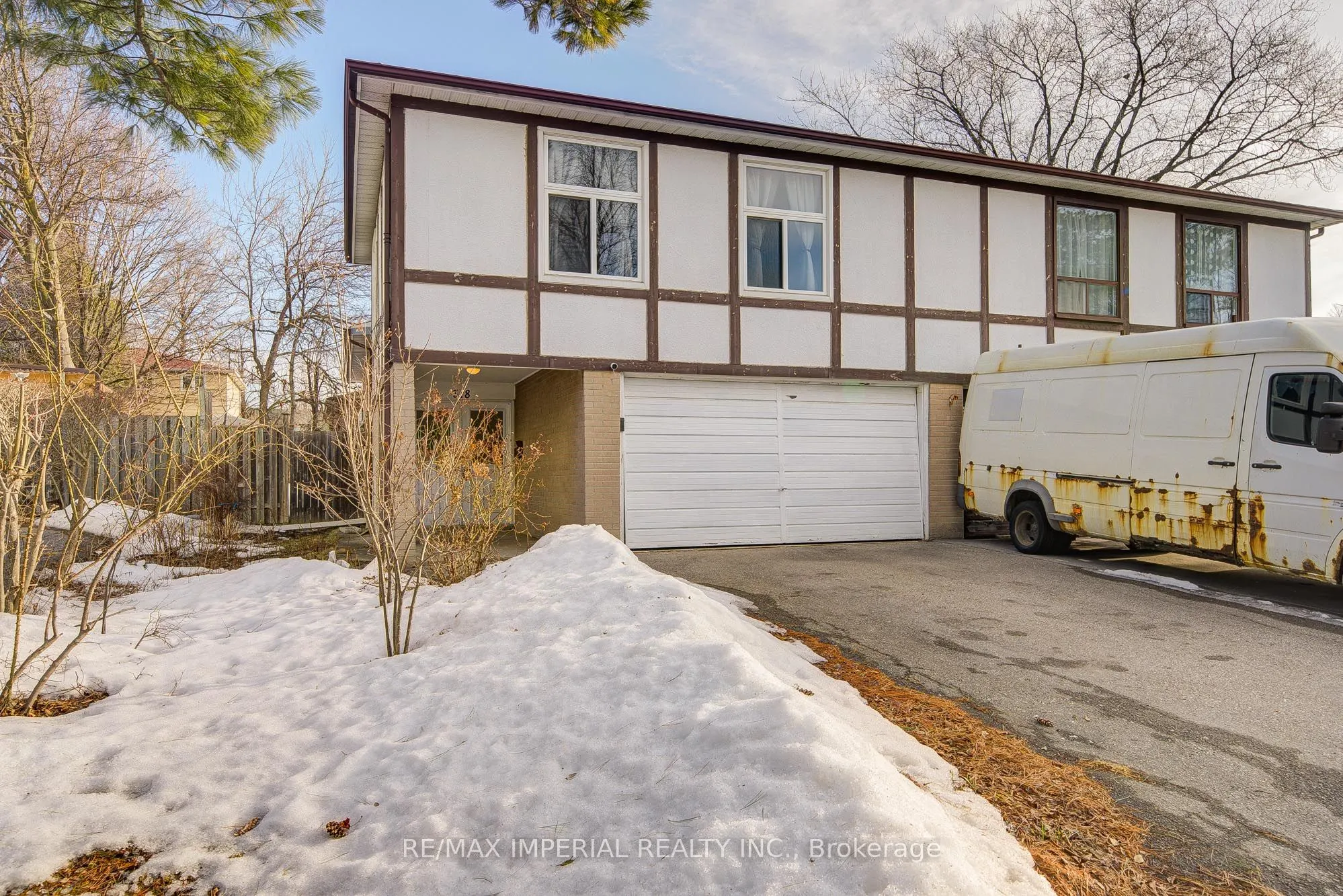 318 Hollyberry Trail