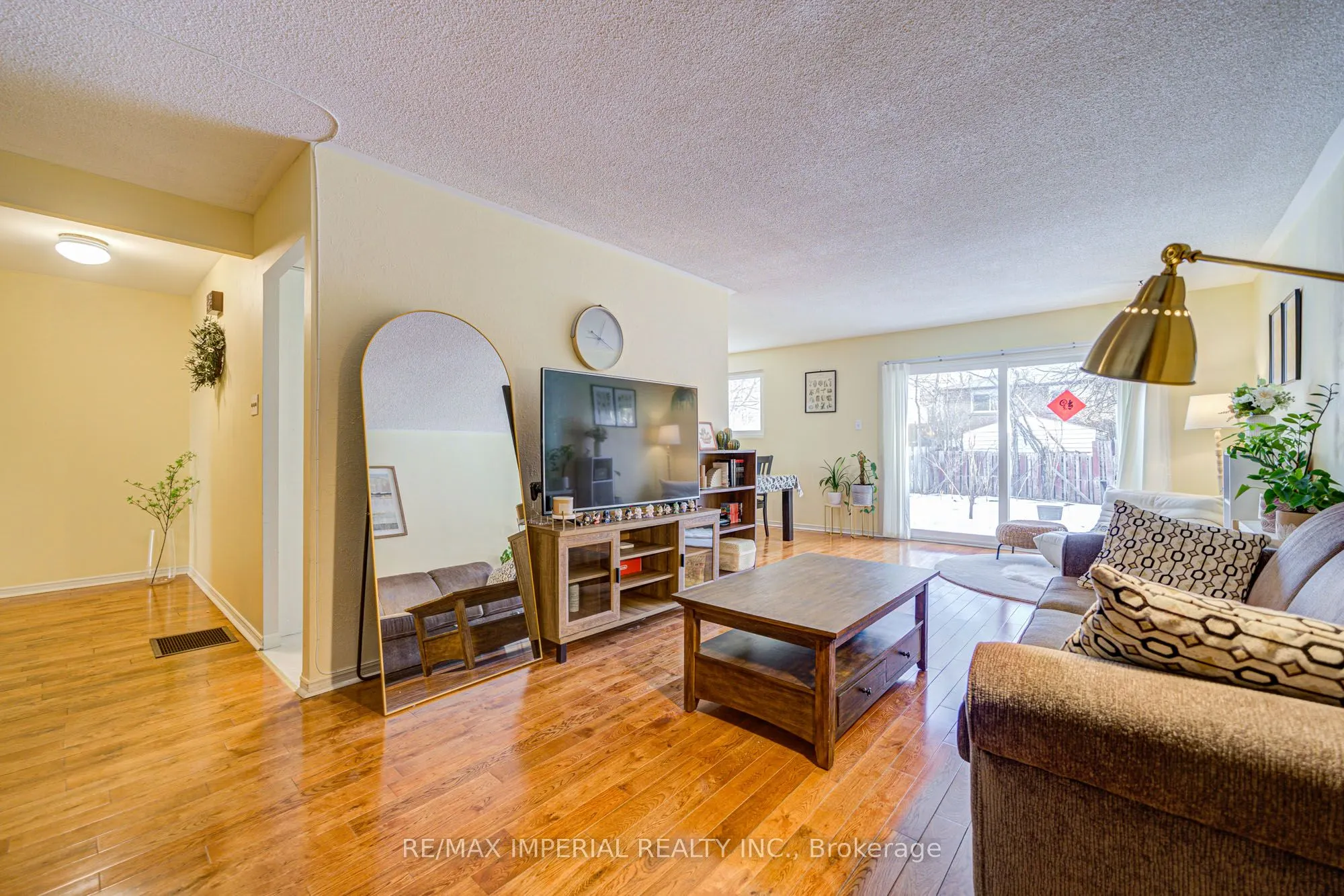 318 Hollyberry Trail