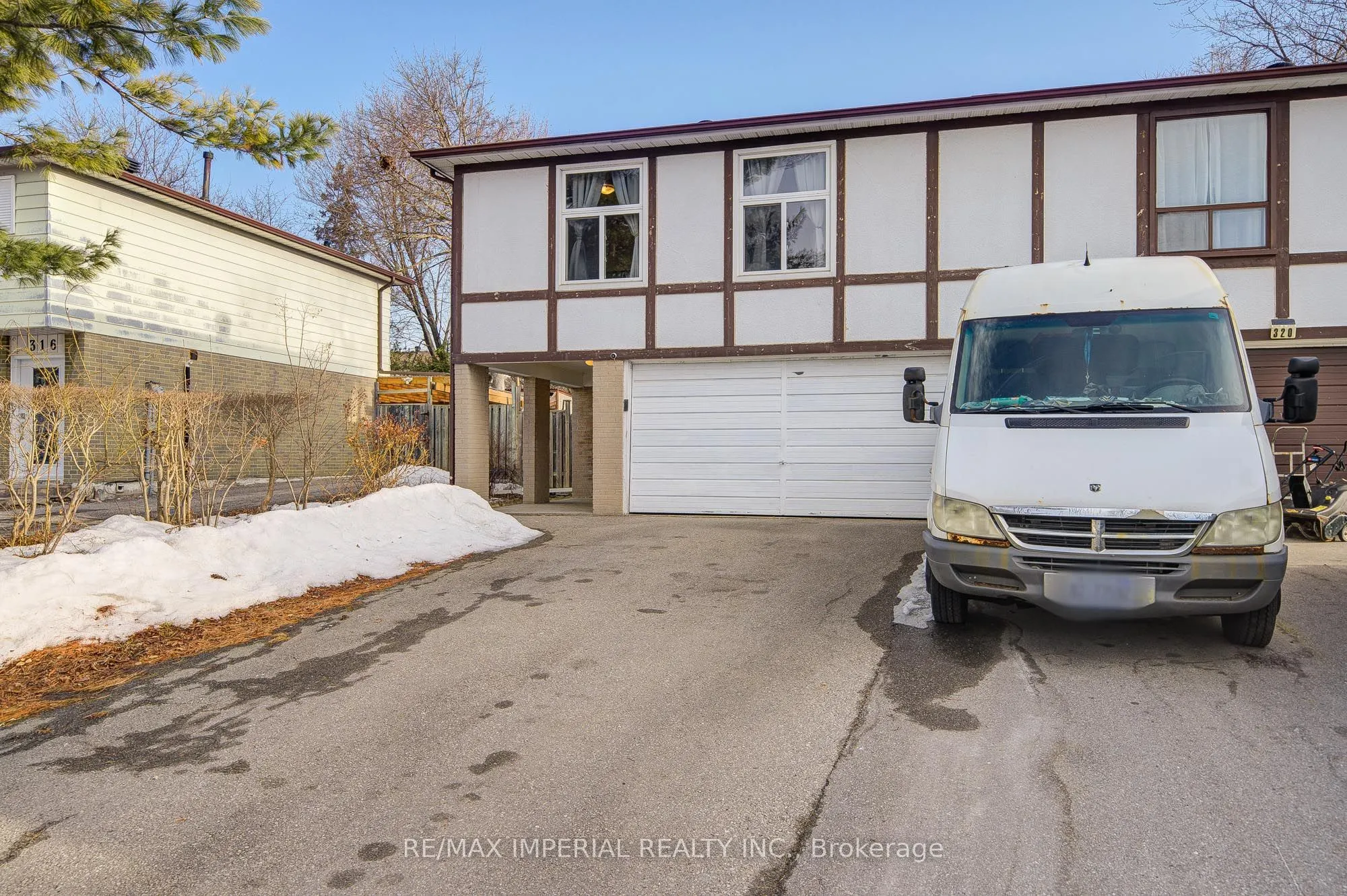318 Hollyberry Trail