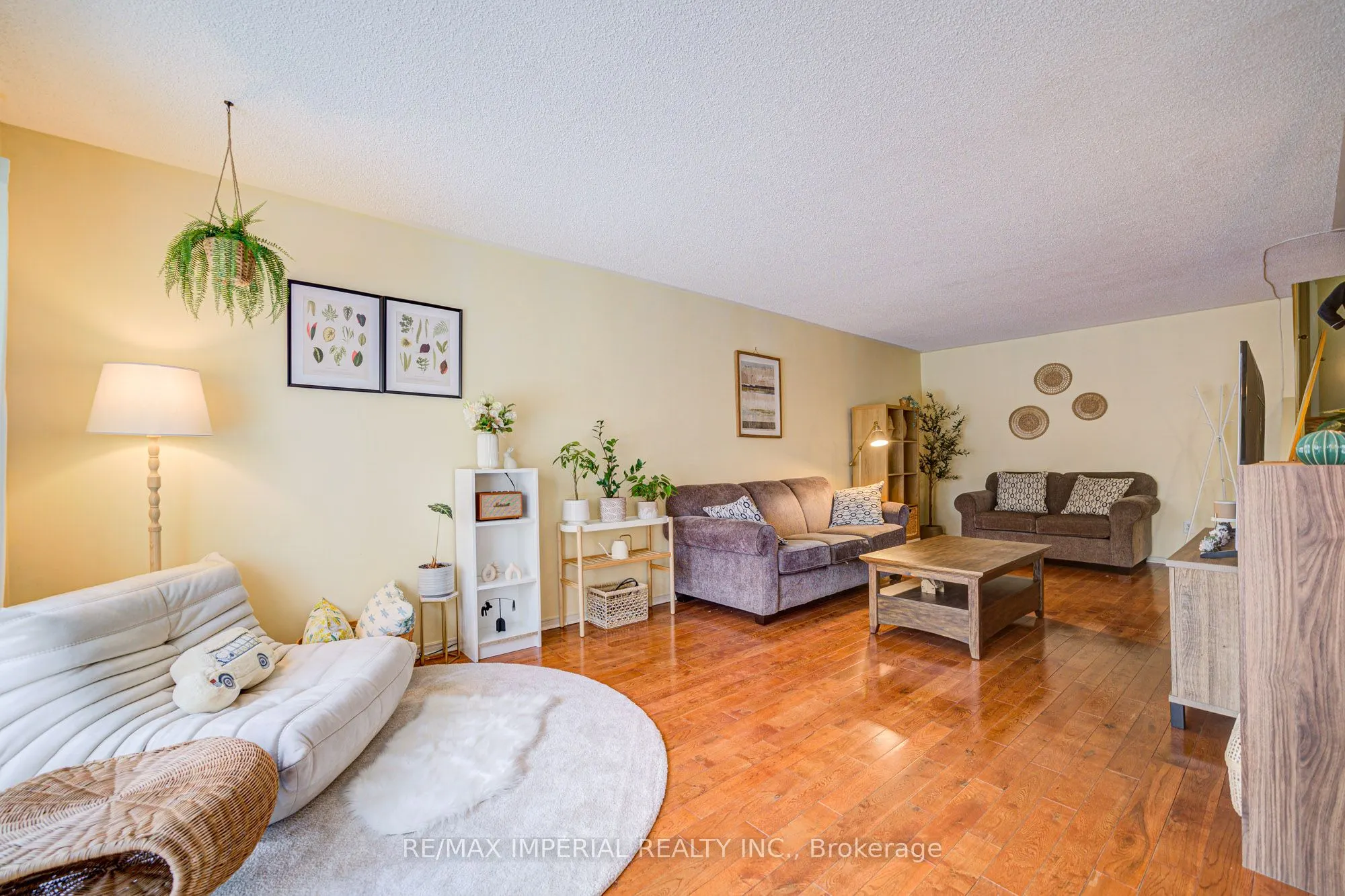 318 Hollyberry Trail