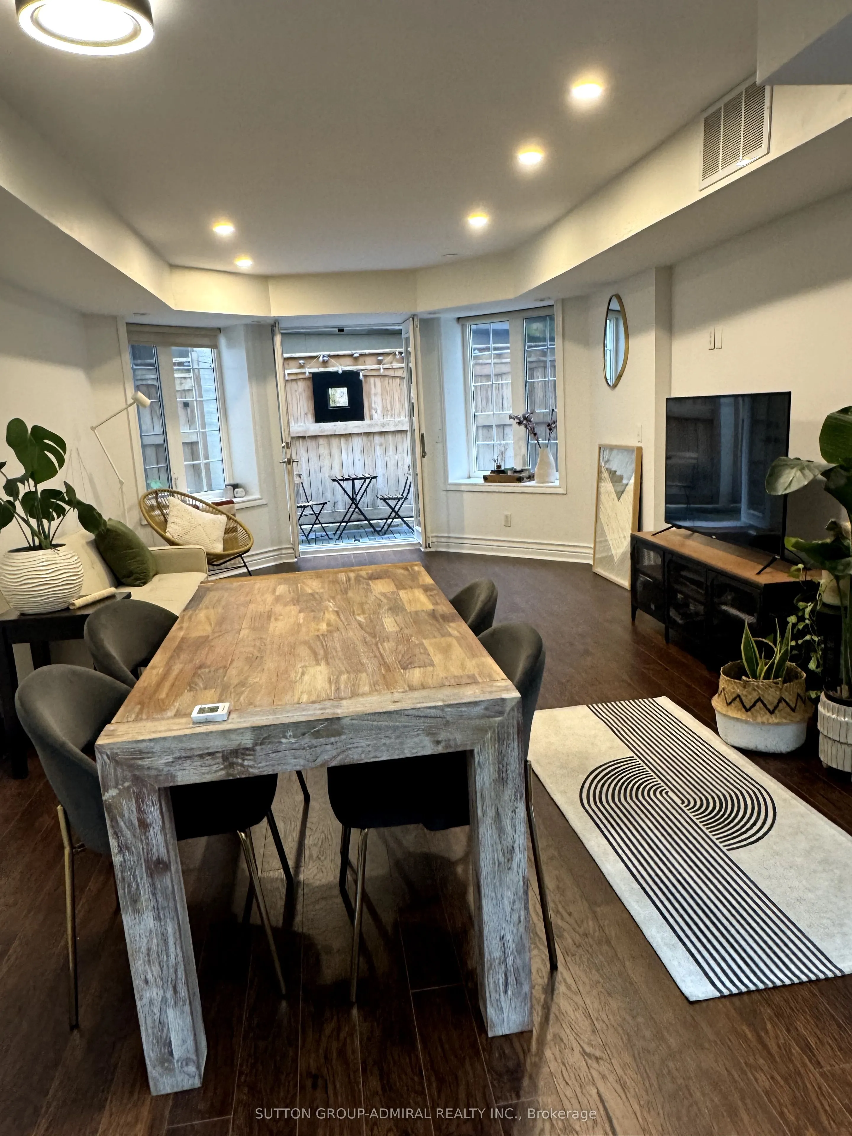 539 Jarvis Street, #M3