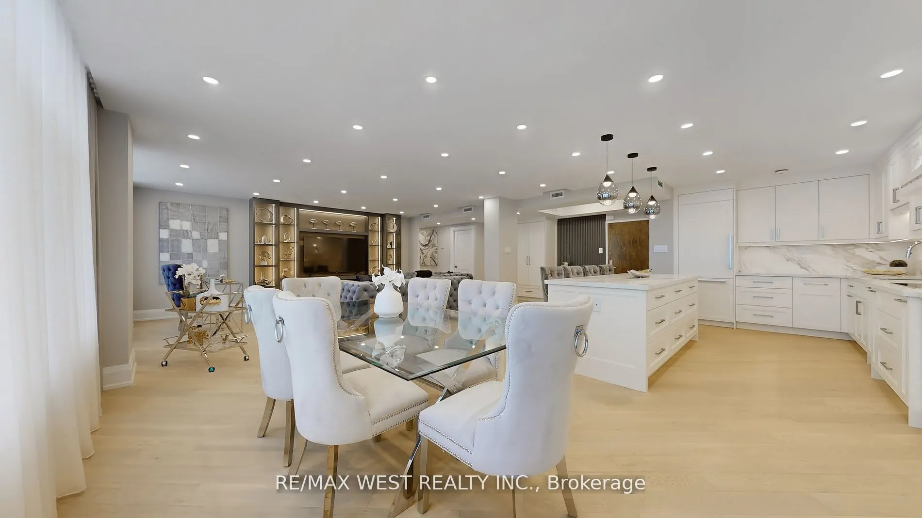 900 Yonge Street, #1403