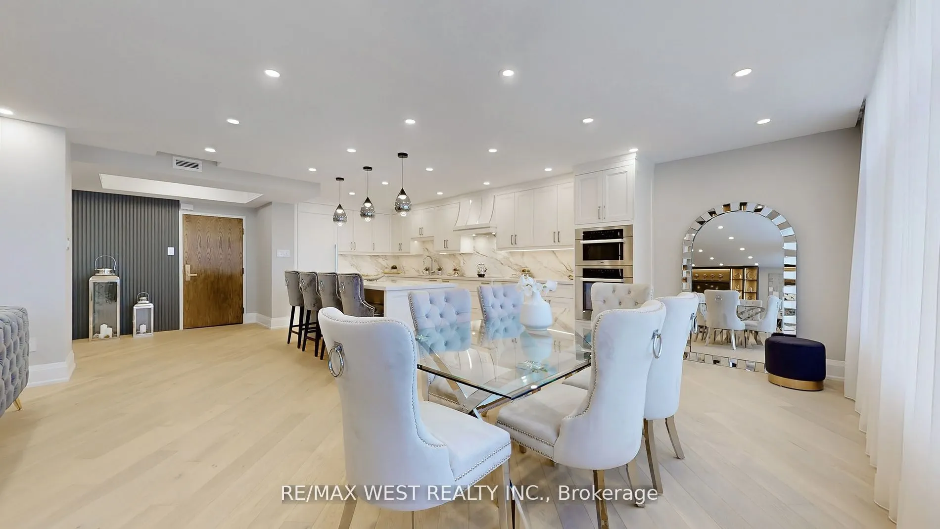 900 Yonge Street, #1403