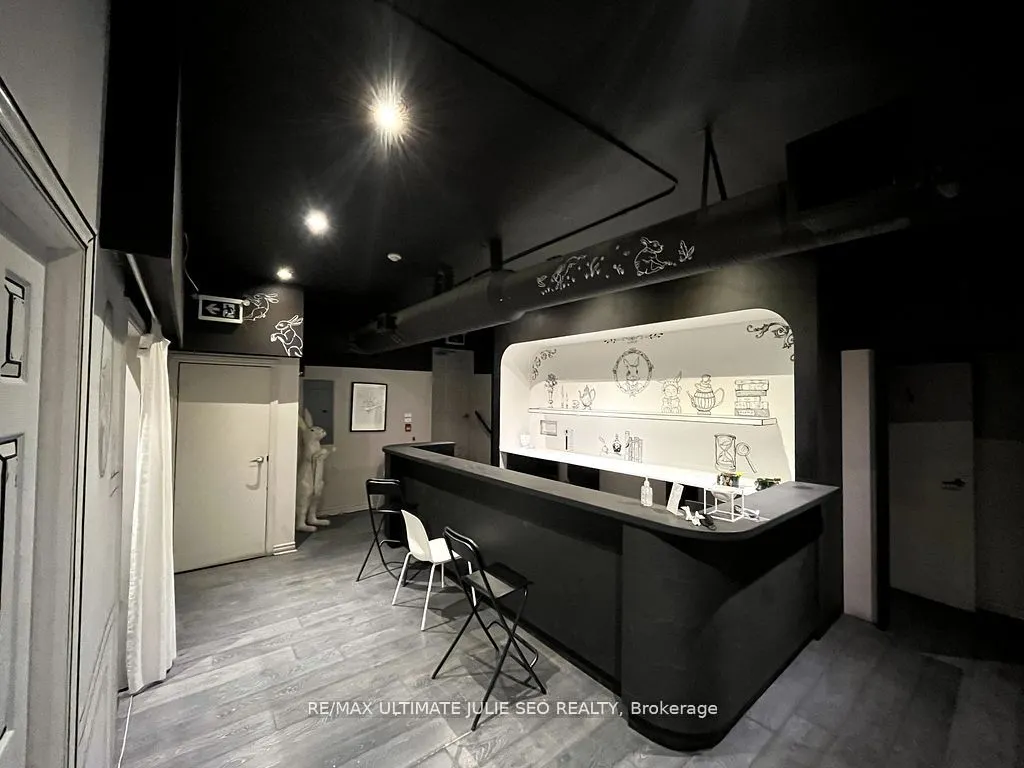 116 Dundas Street W, #2nd & 3rd Floor