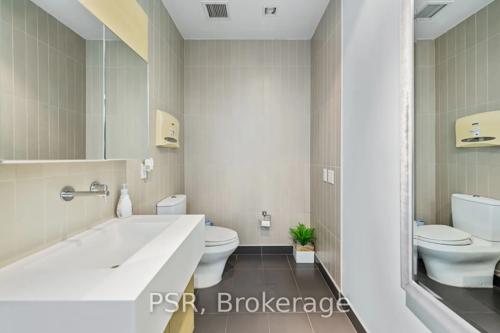 552 Wellington Street W, #1501