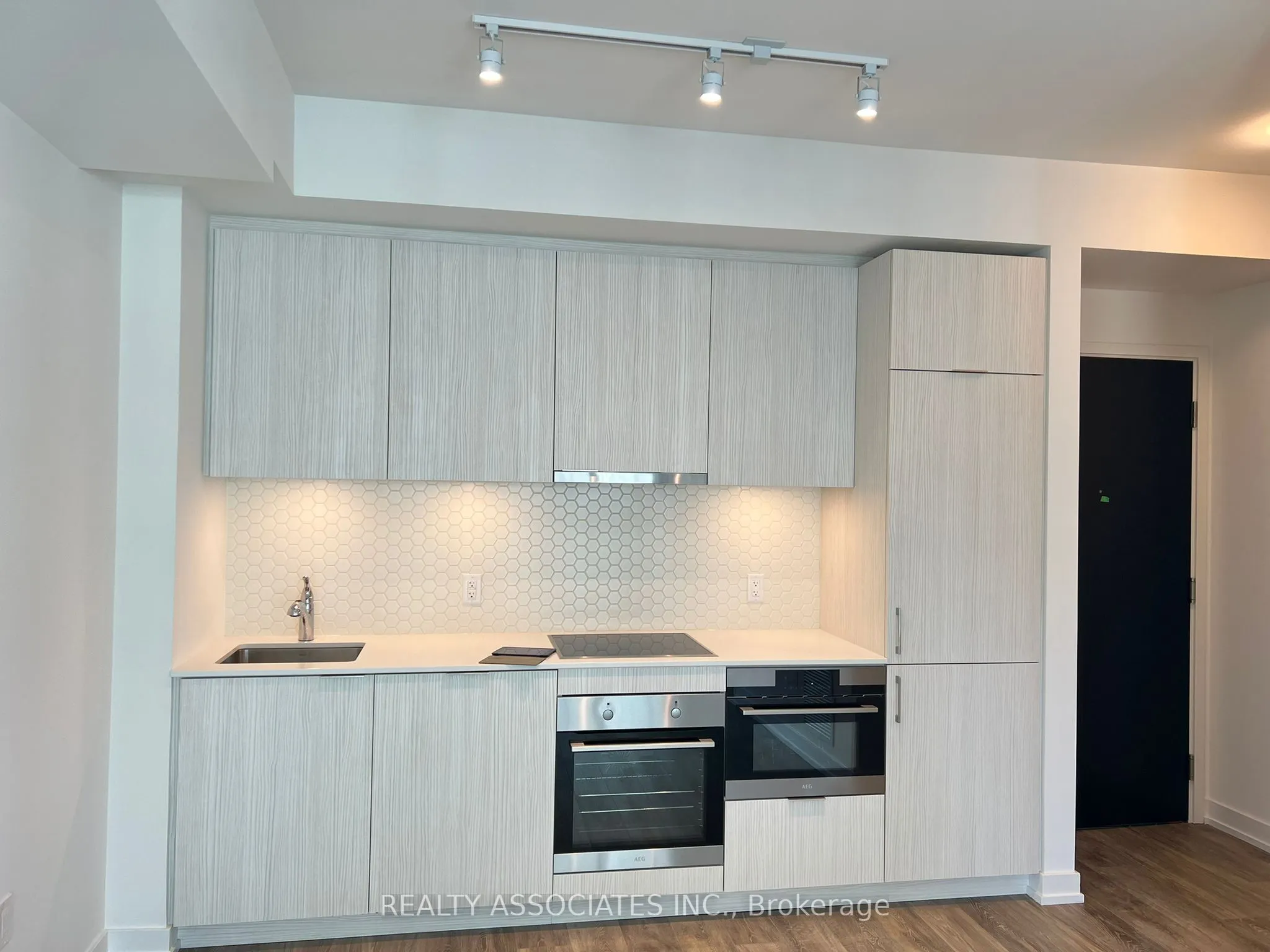 158 Front Street E, #1816