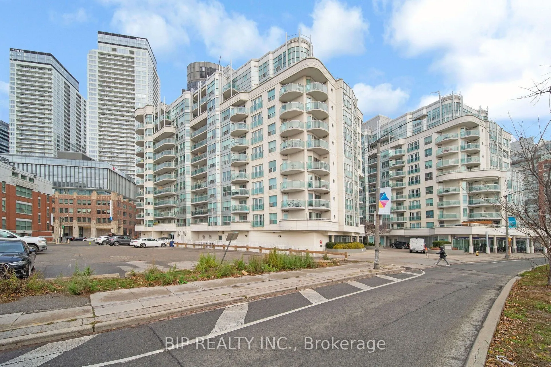 600 Queens Quay W, #SPH16