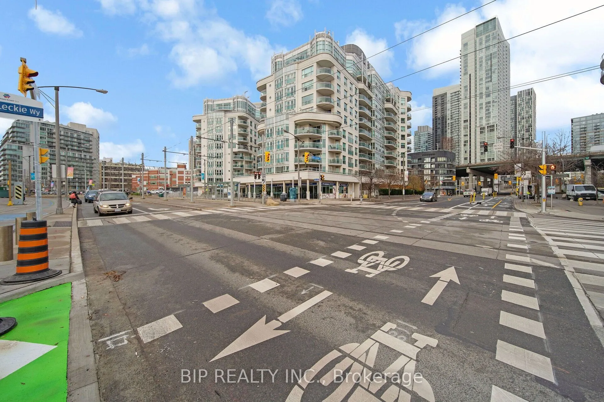 600 Queens Quay W, #SPH16