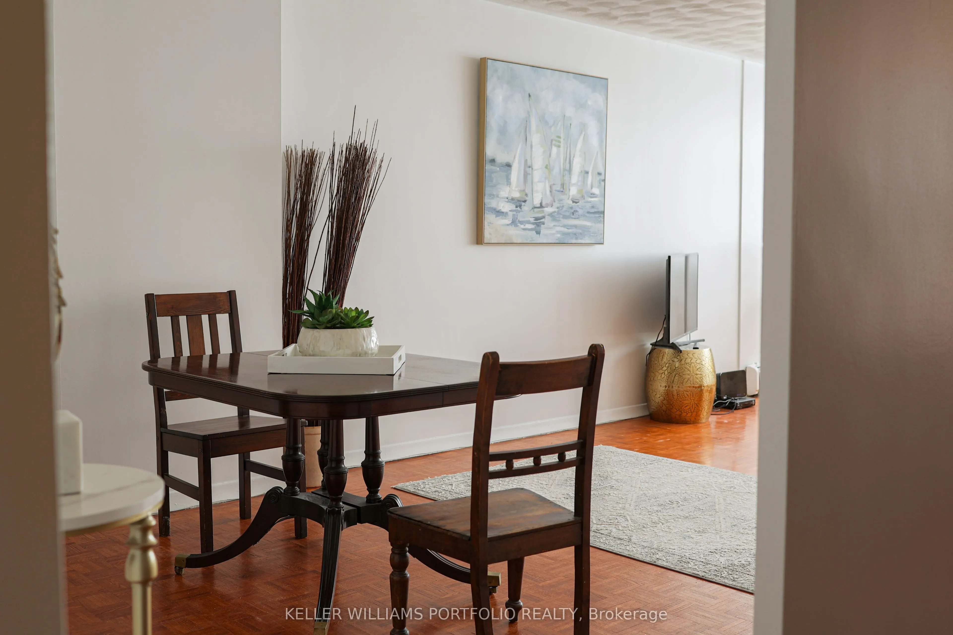 335 Lonsdale Road, #510