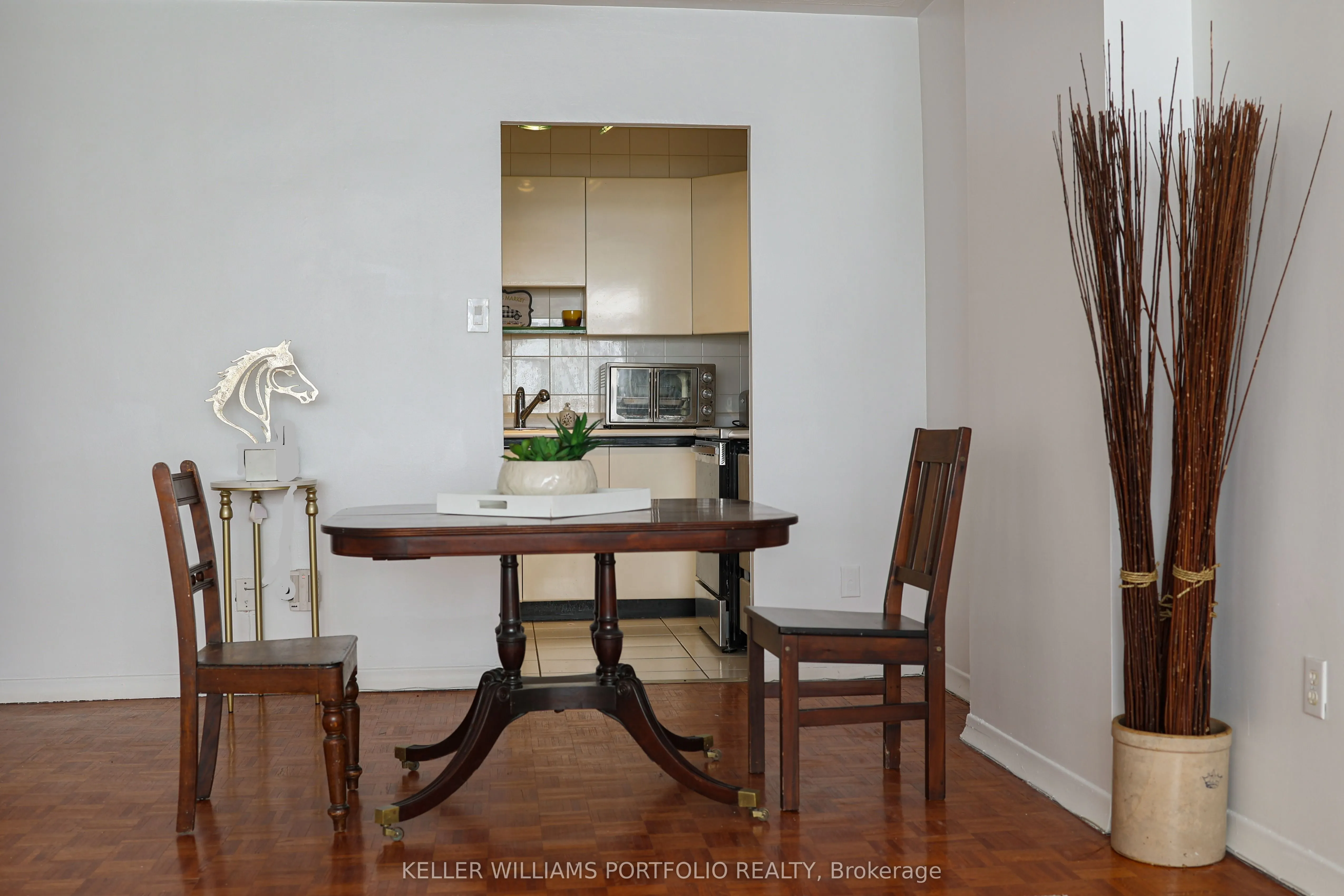 335 Lonsdale Road, #510