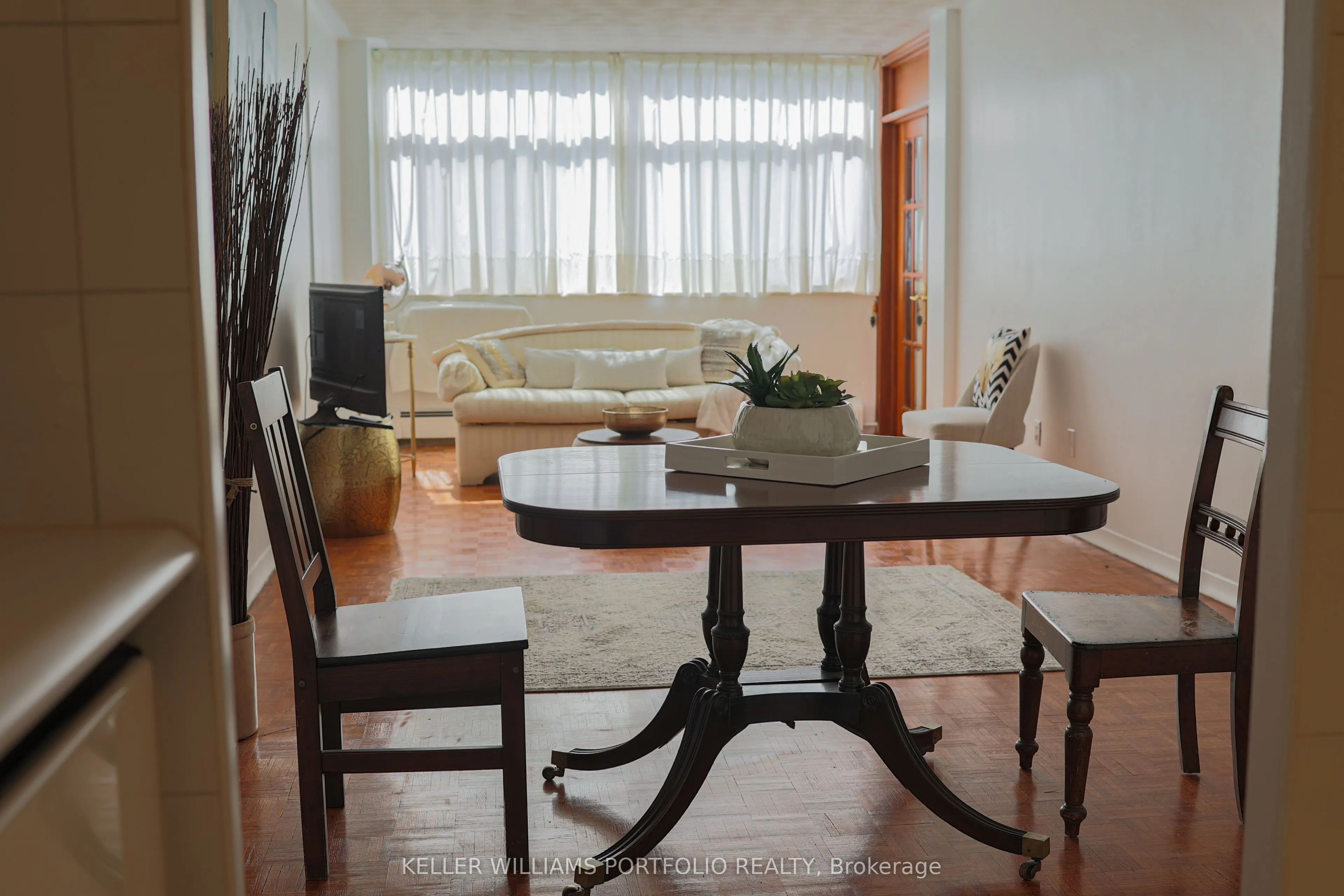 335 Lonsdale Road, #510