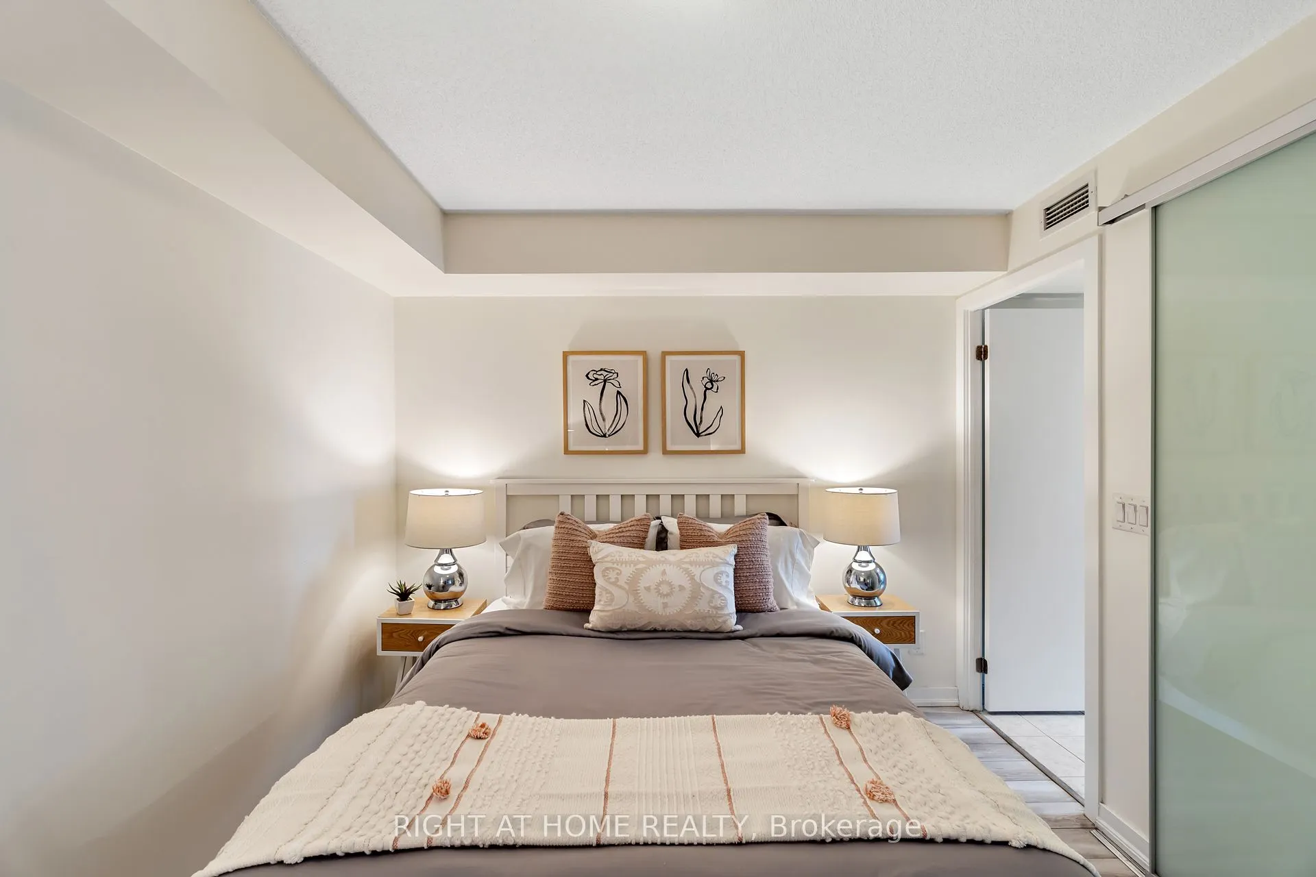 38 Joe Shuster Way, #1322