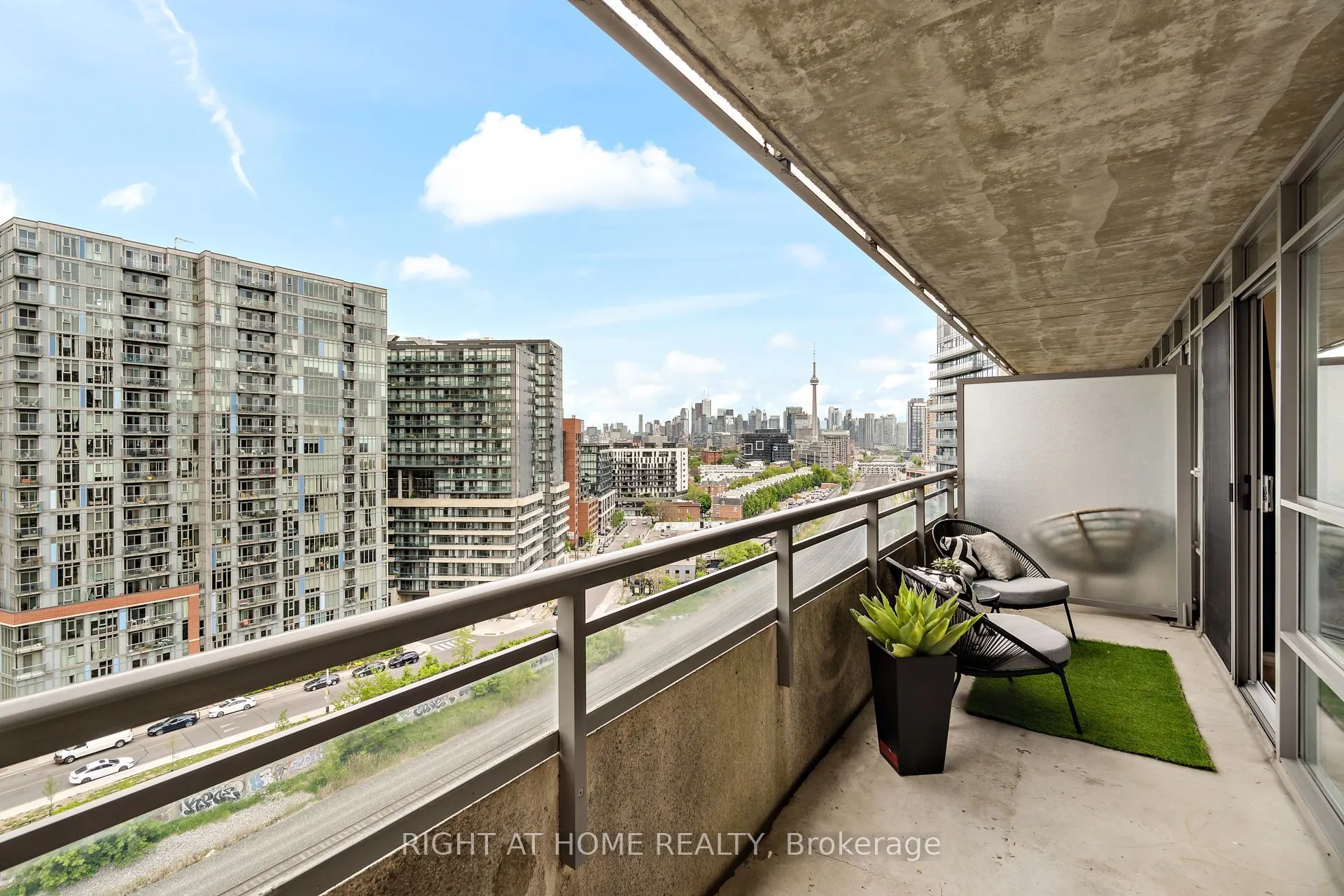 38 Joe Shuster Way, #1322