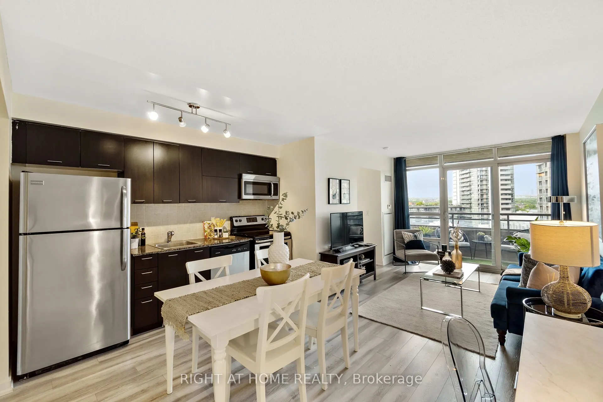 38 Joe Shuster Way, #1322