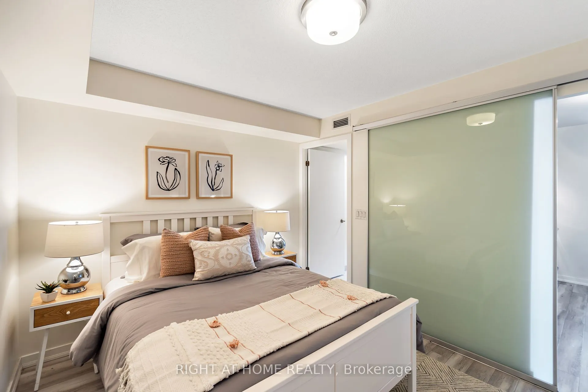 38 Joe Shuster Way, #1322