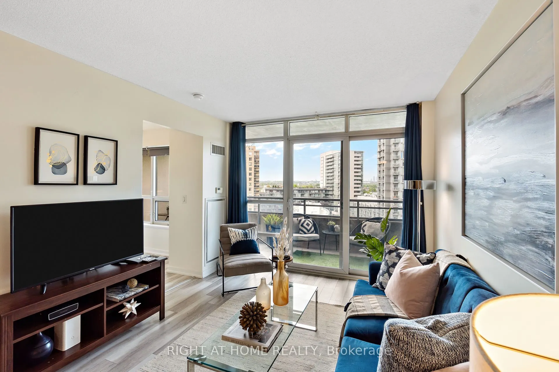 38 Joe Shuster Way, #1322