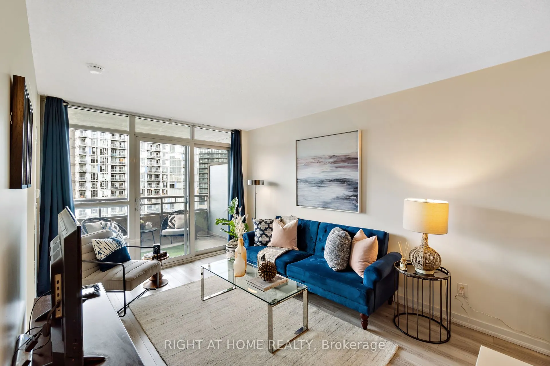 38 Joe Shuster Way, #1322