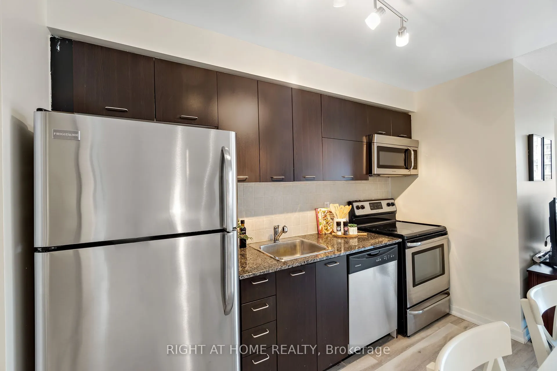 38 Joe Shuster Way, #1322