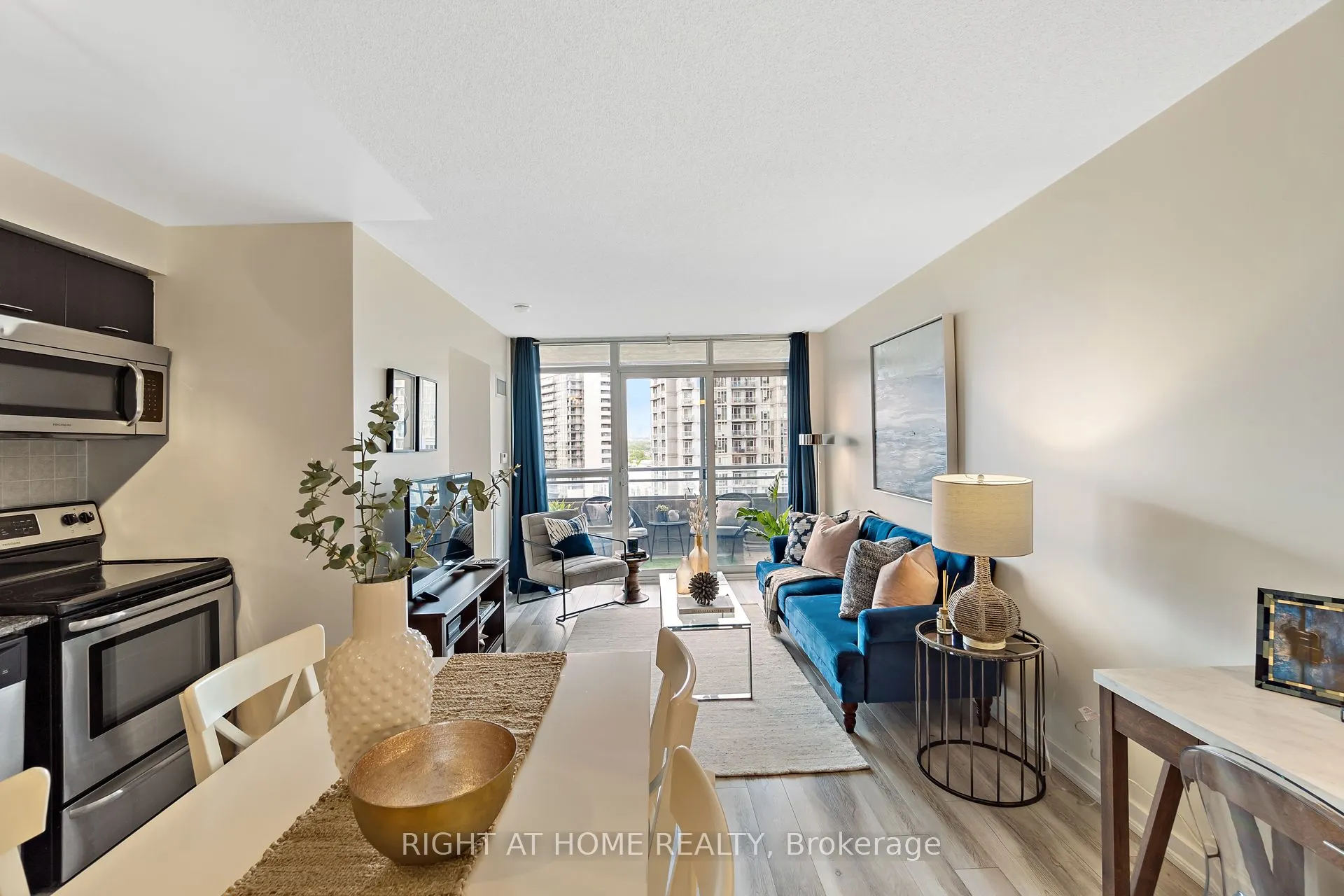 38 Joe Shuster Way, #1322