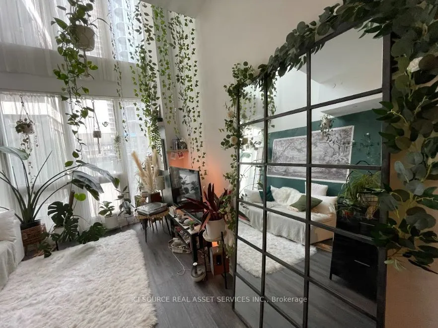 77 Shuter Street, #730