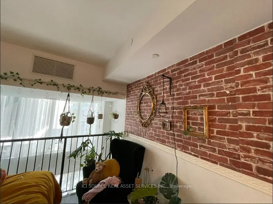 77 Shuter Street, #730