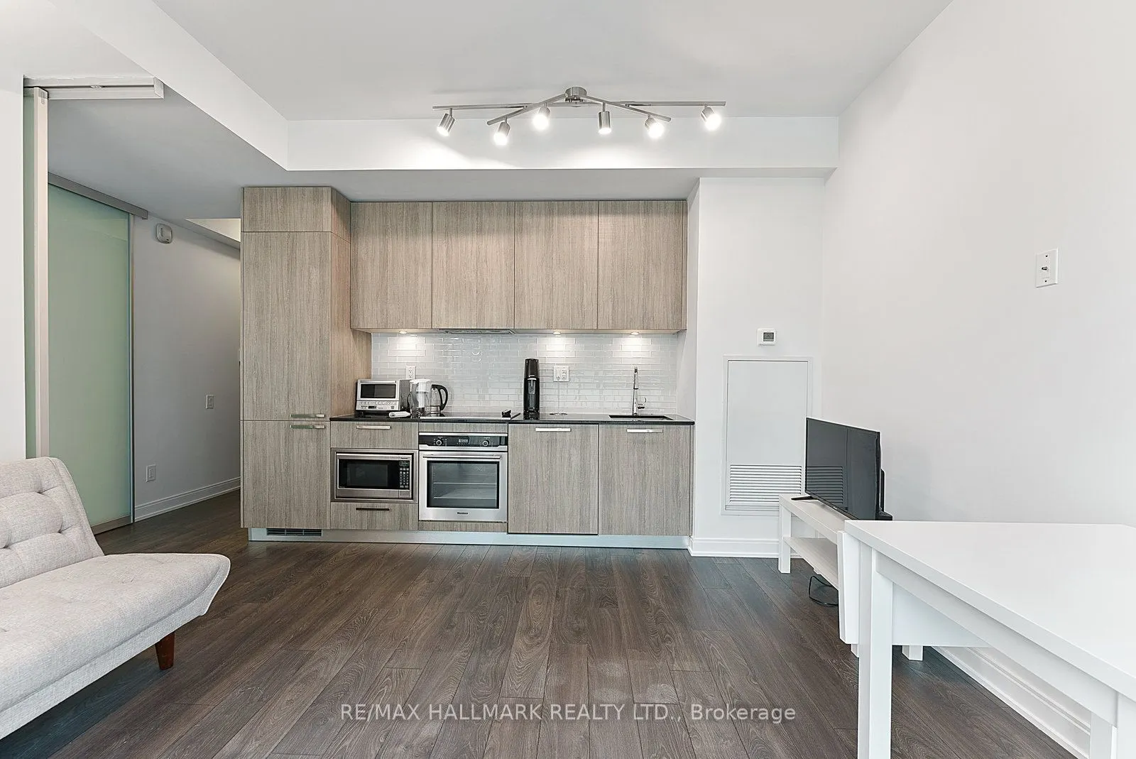 50 Charles Street E, #601