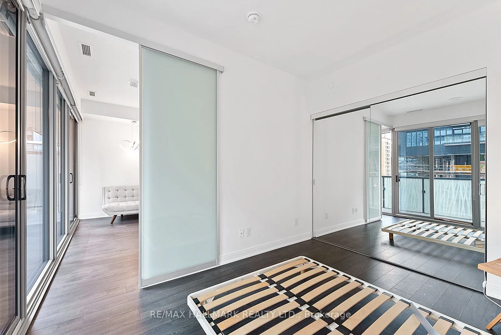 50 Charles Street E, #601