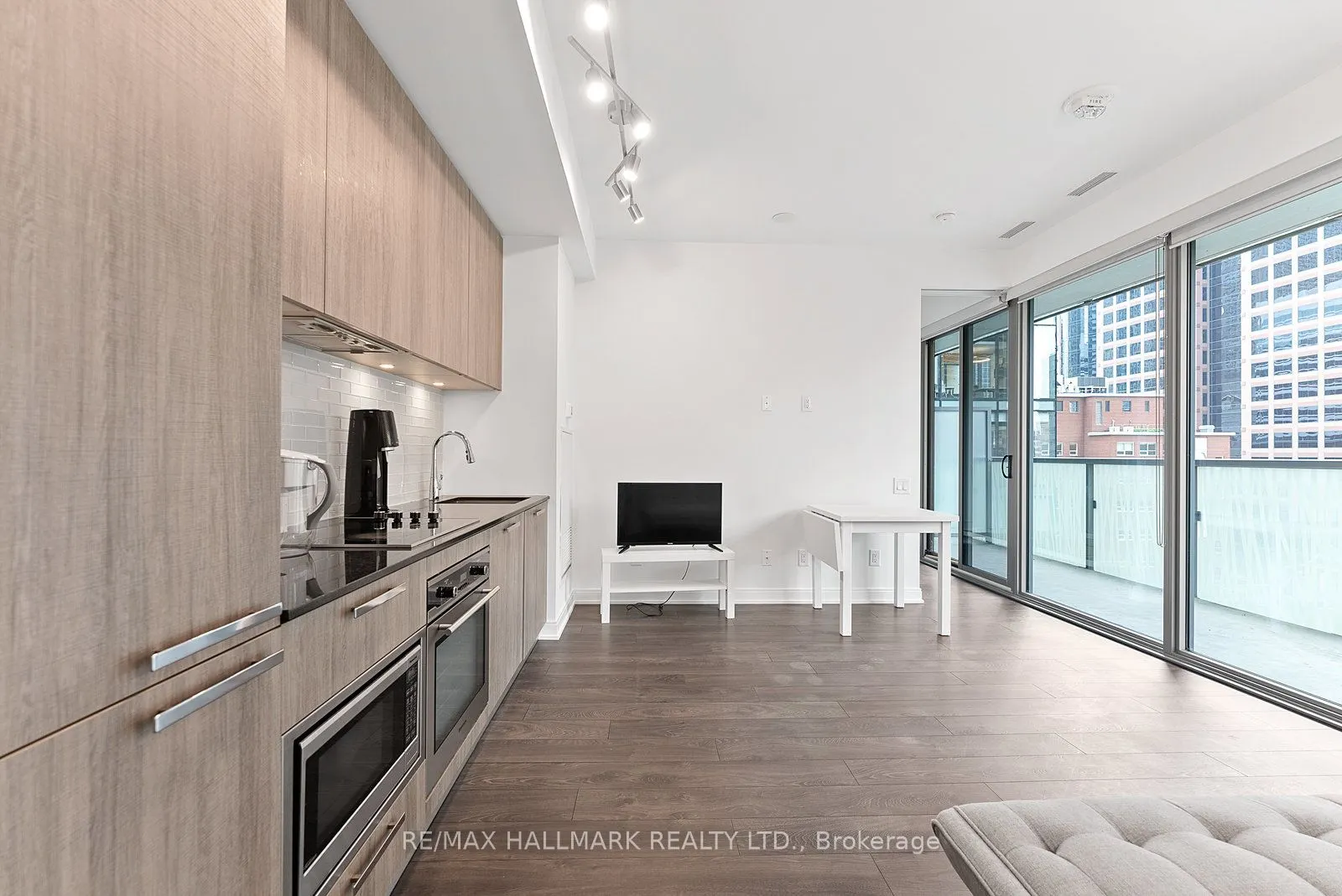 50 Charles Street E, #601