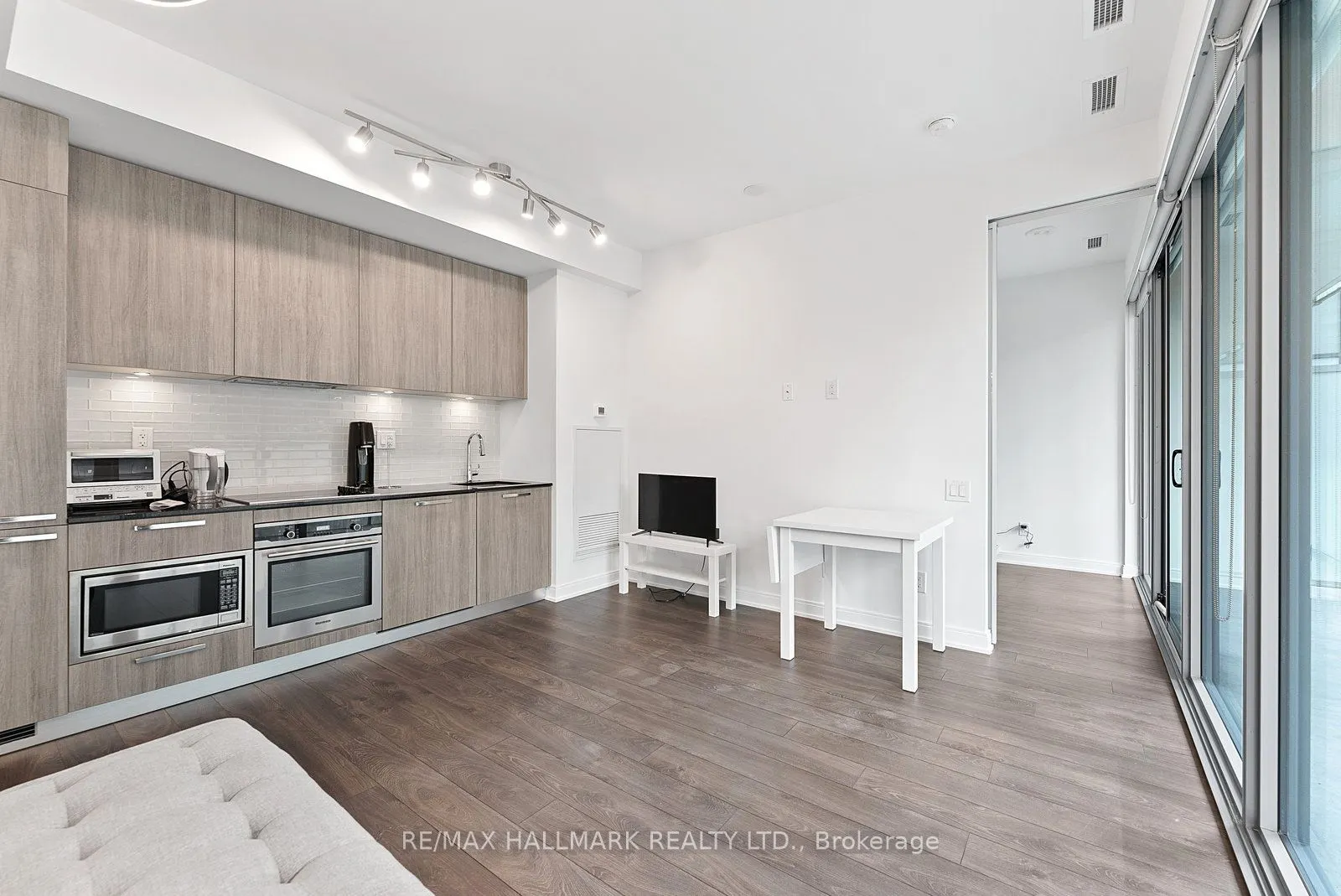 50 Charles Street E, #601
