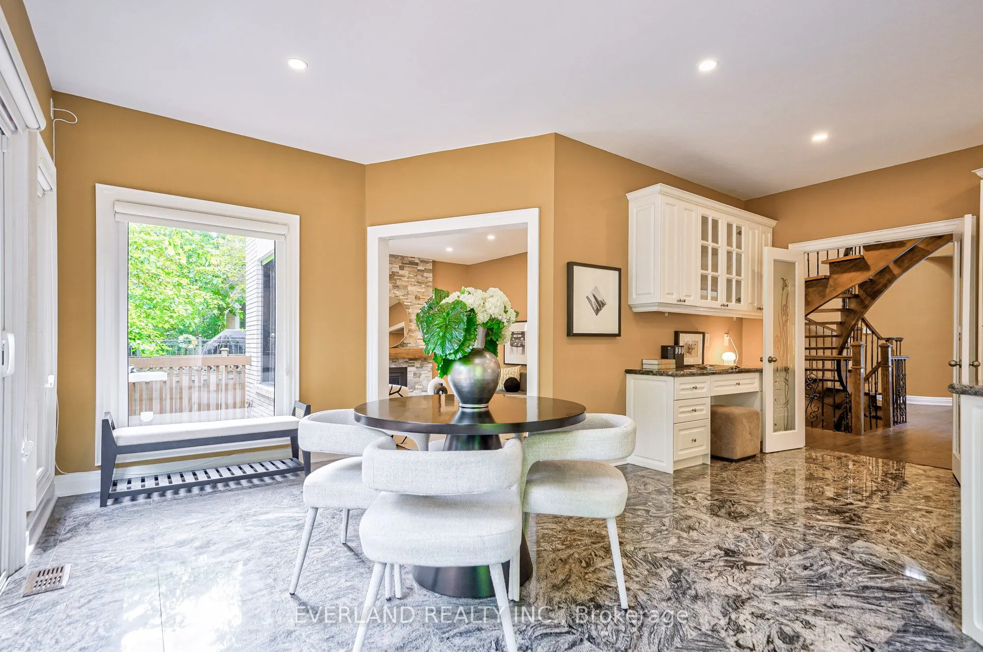 6 Lailey Crescent