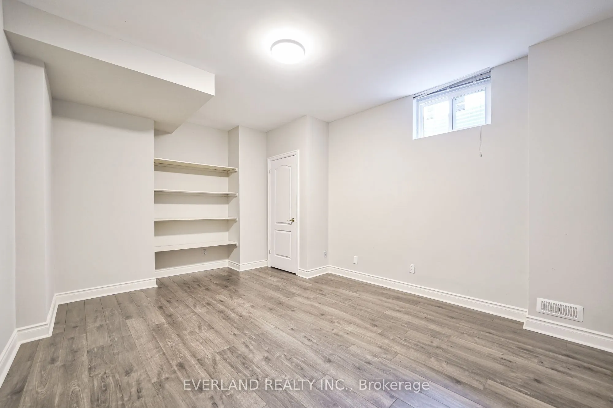 6 Lailey Crescent