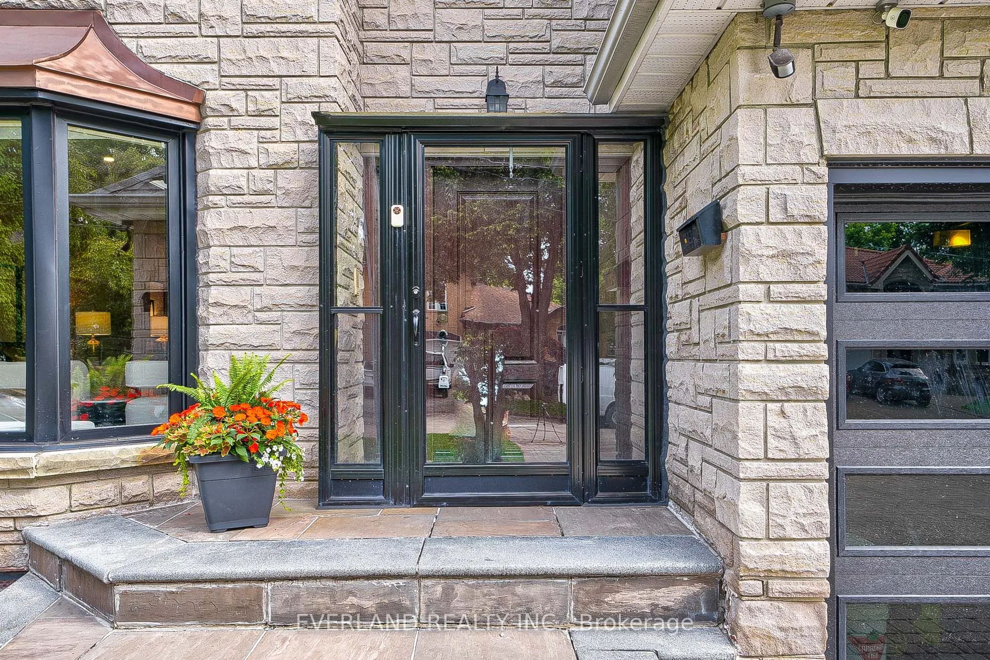 6 Lailey Crescent