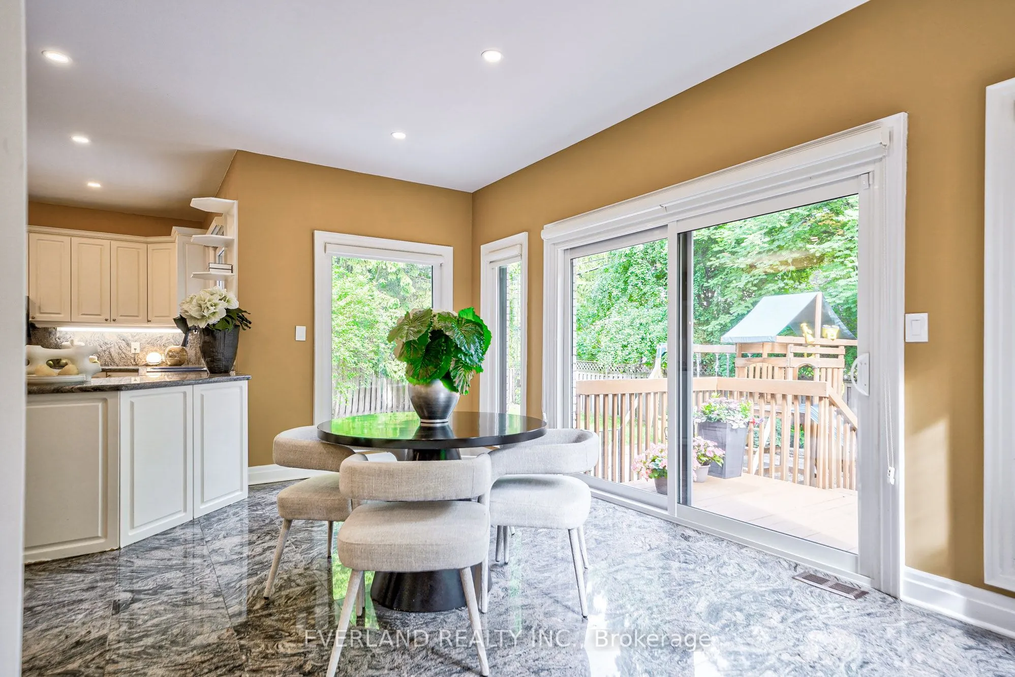 6 Lailey Crescent