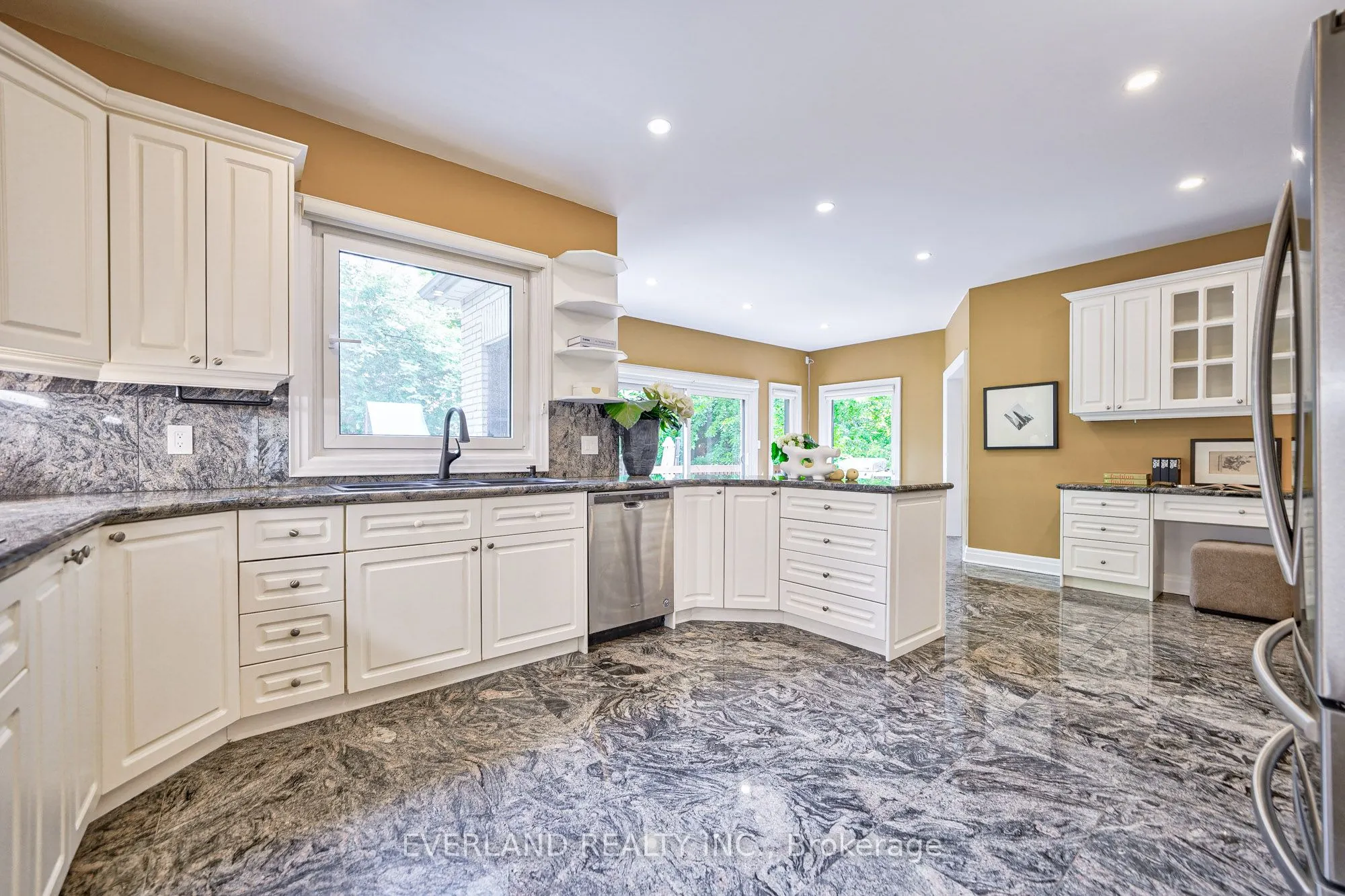 6 Lailey Crescent