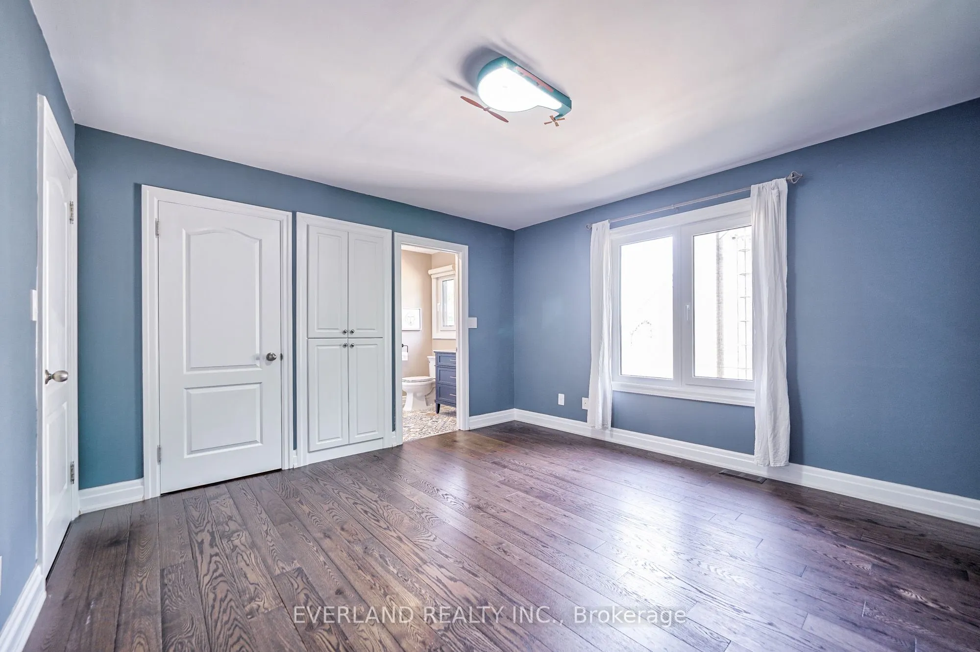 6 Lailey Crescent