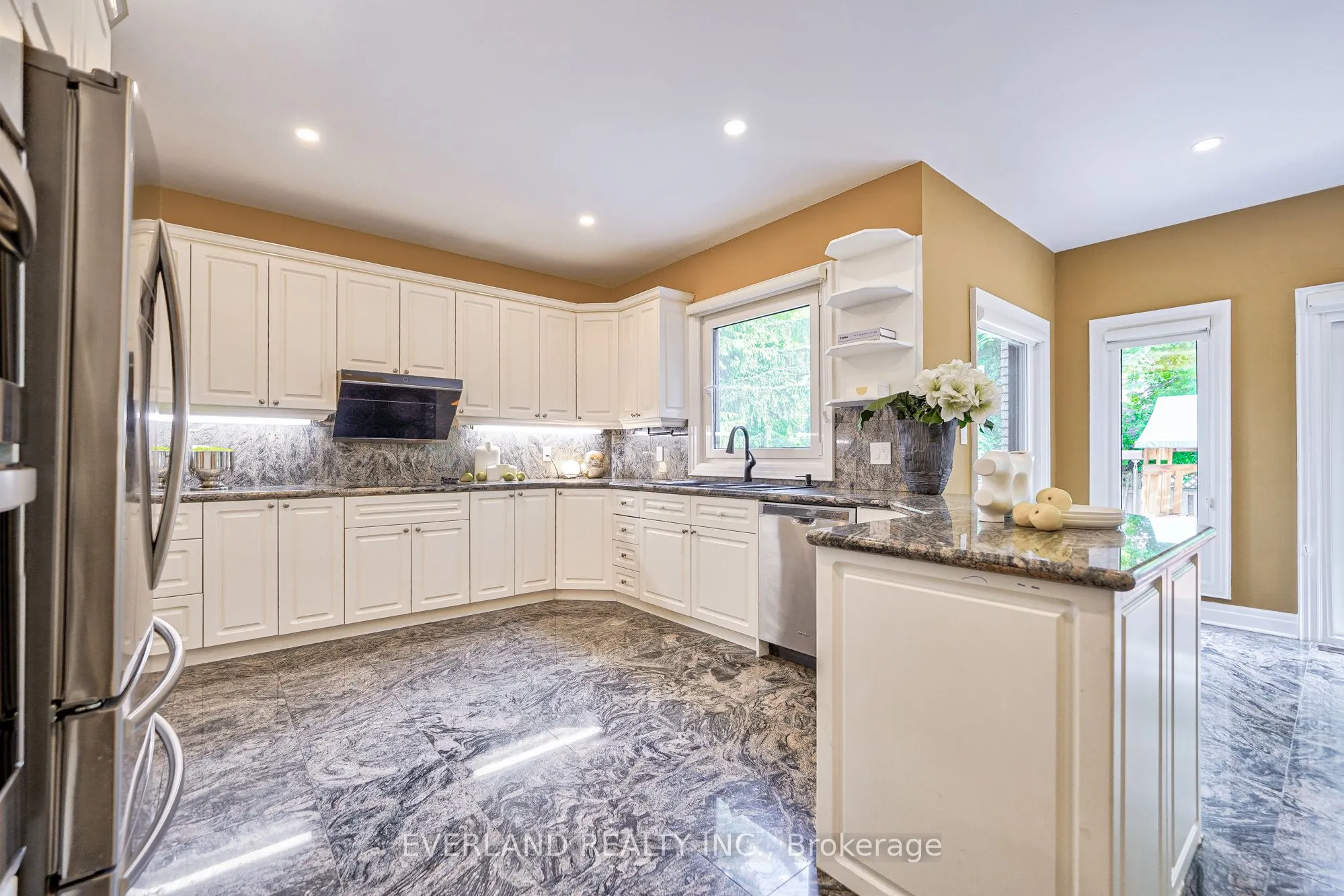 6 Lailey Crescent