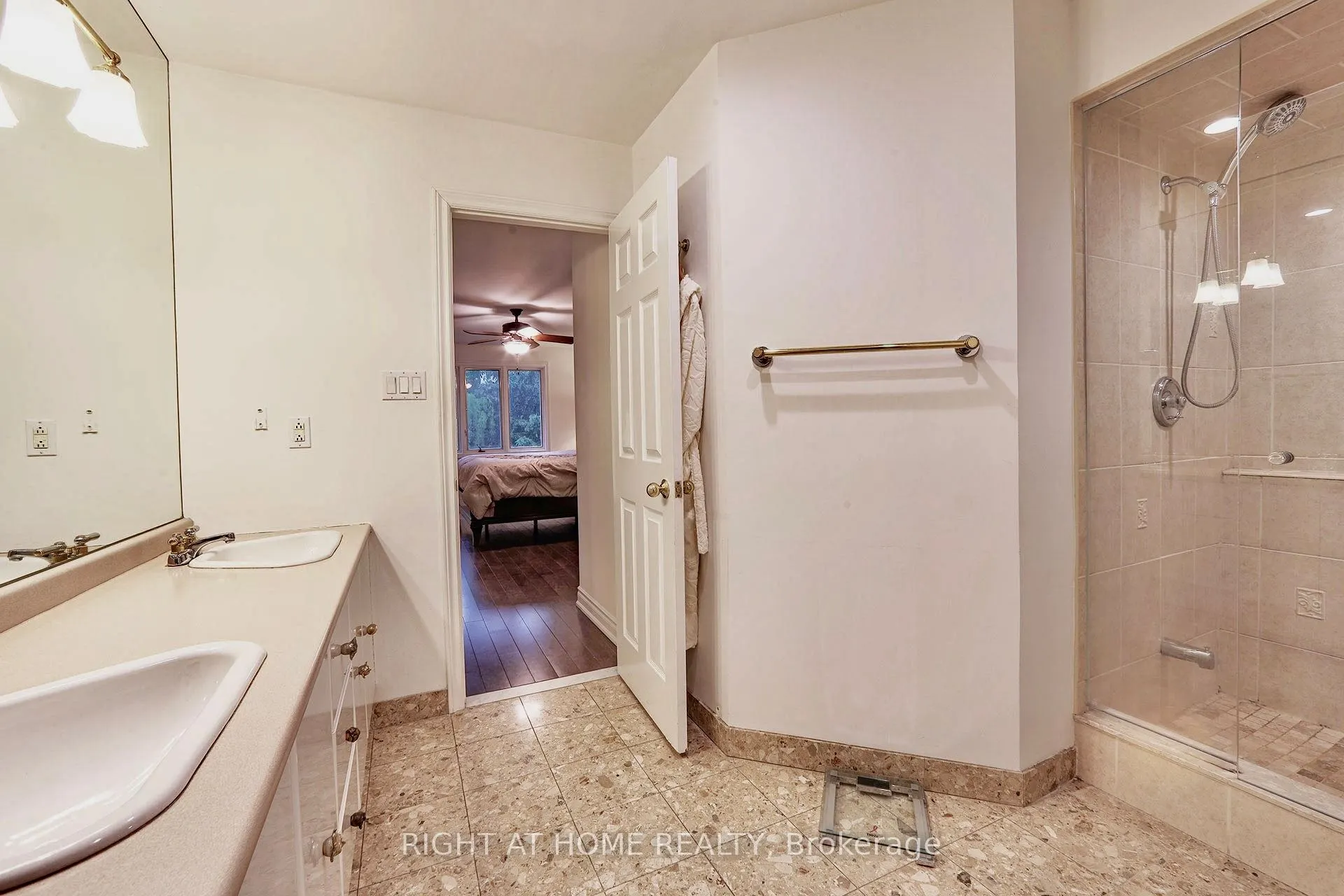 89 Yonge Boulevard