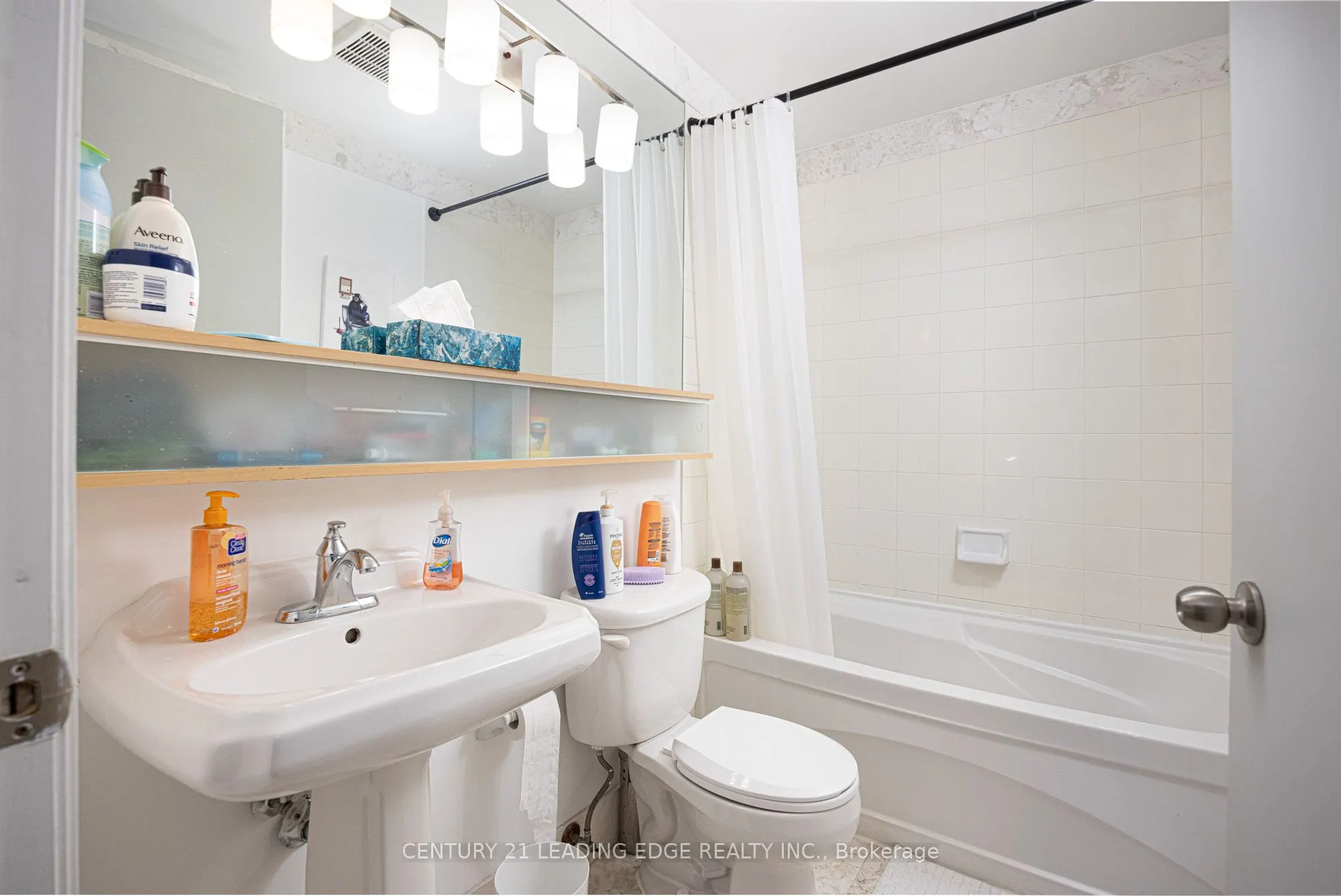 85 Bloor Street E, #1413