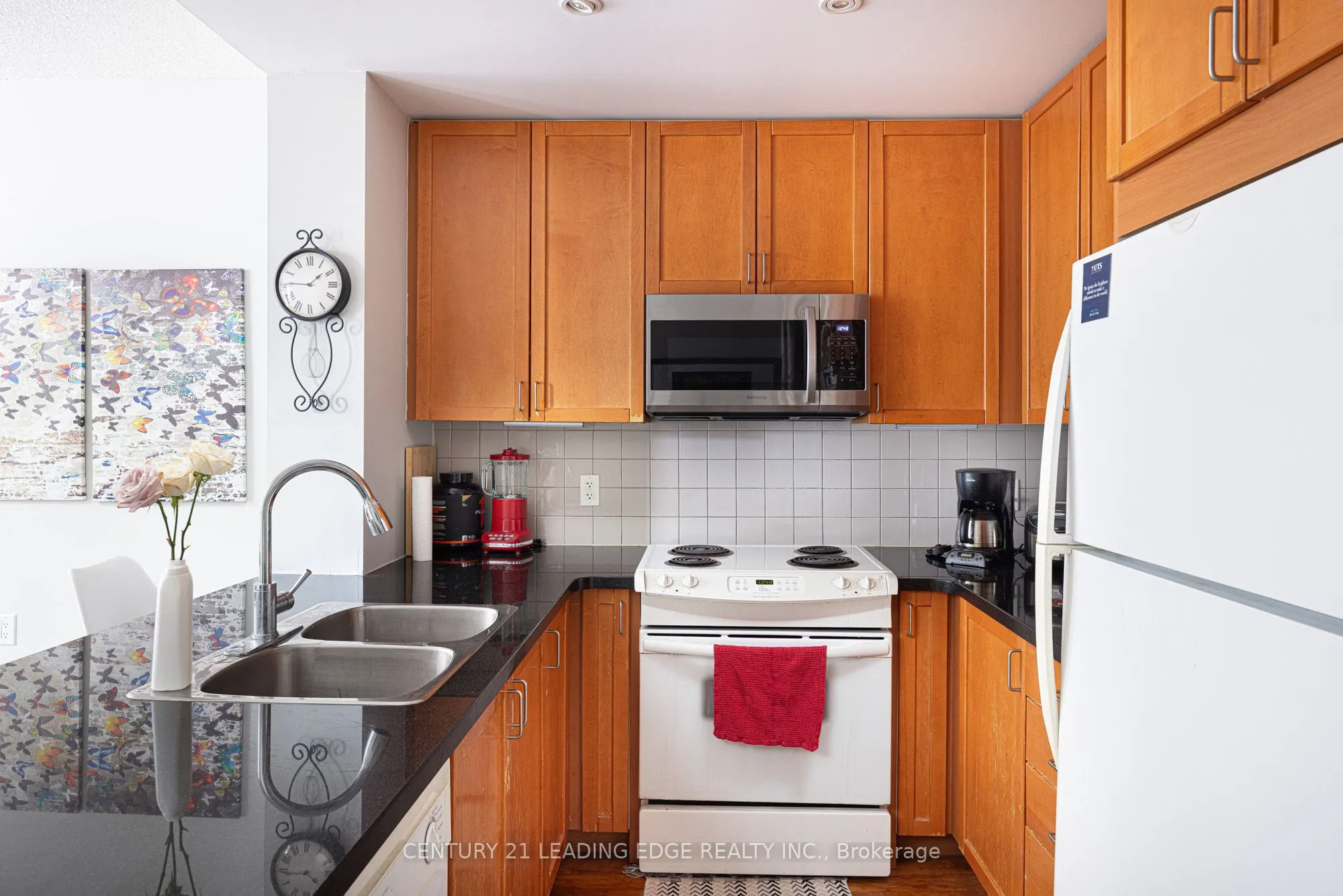 85 Bloor Street E, #1413