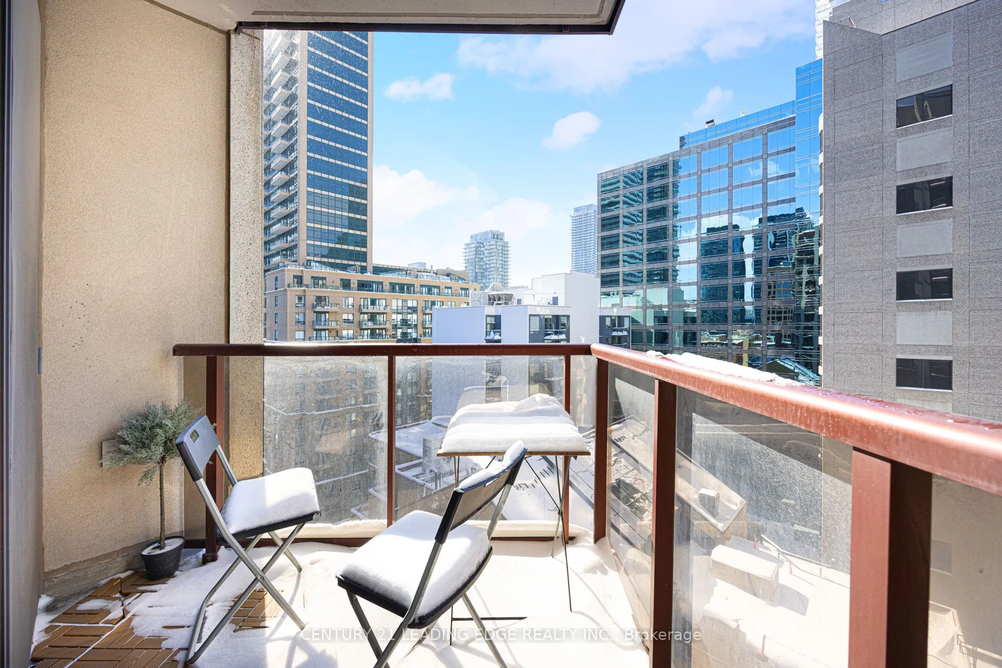 85 Bloor Street E, #1413