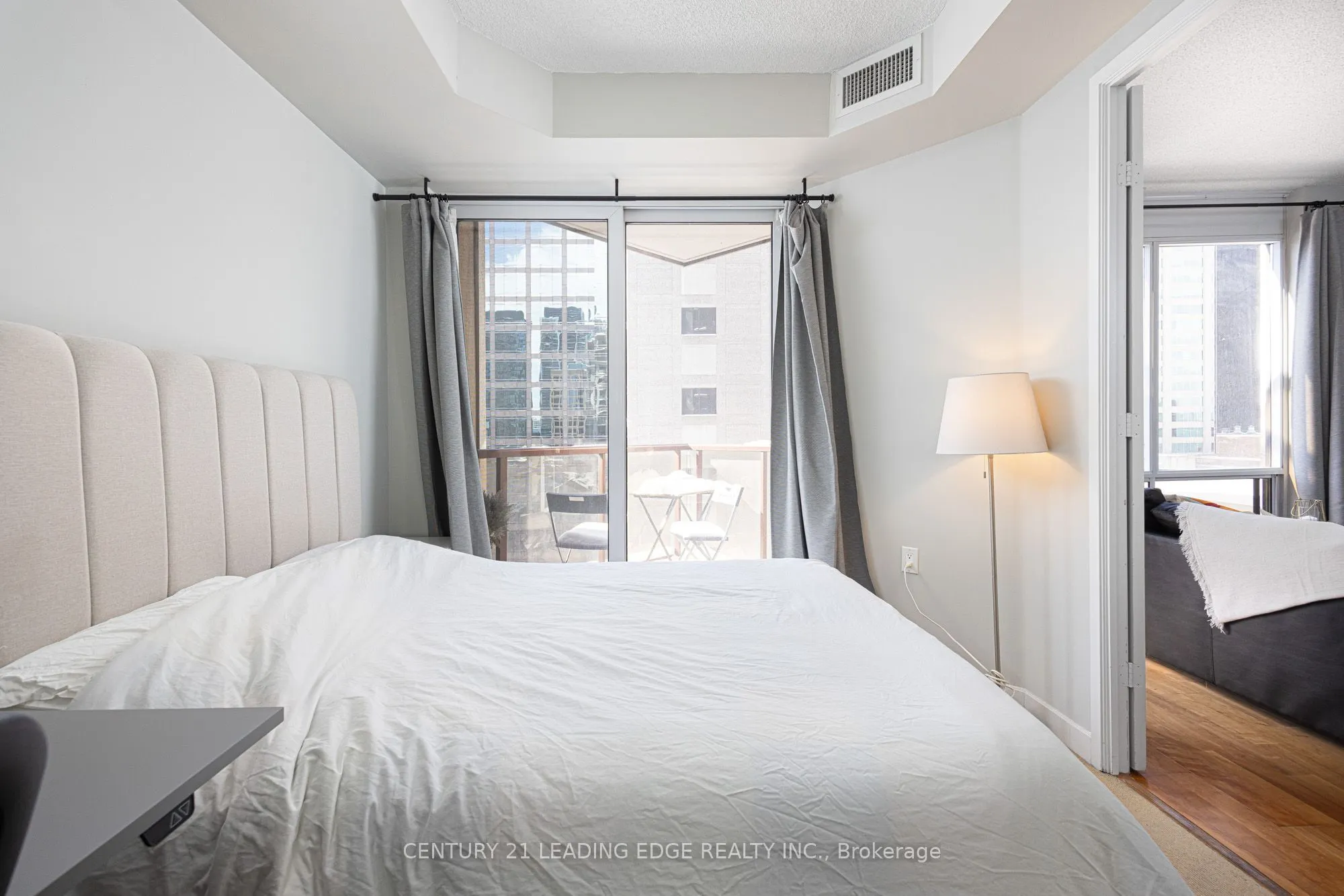 85 Bloor Street E, #1413