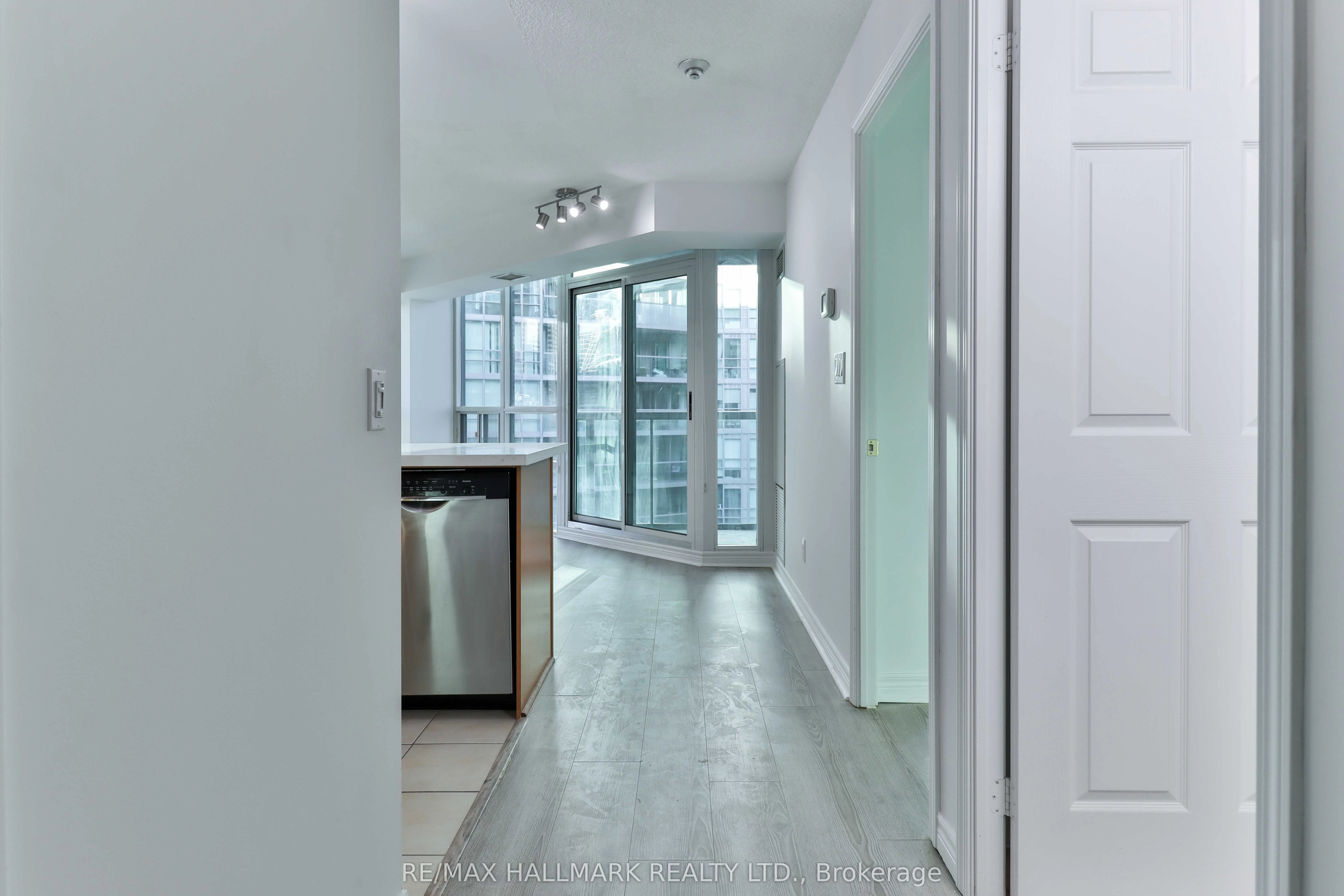 51 Lower Simcoe Street, #1701