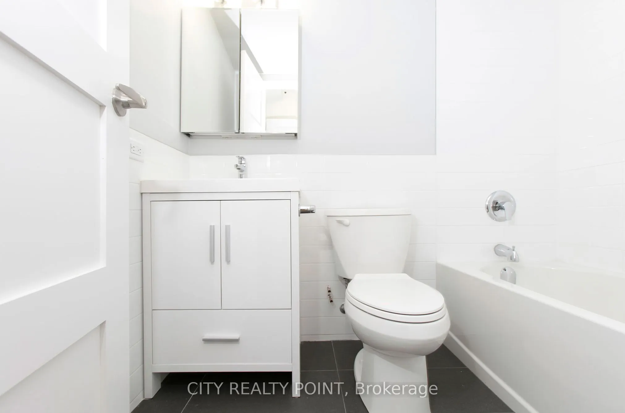 485 Huron Street, #905