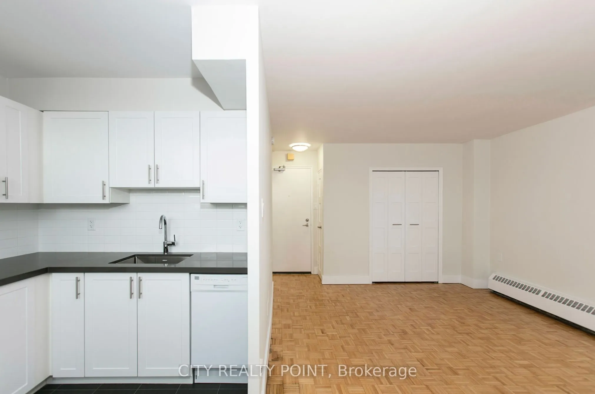 485 Huron Street, #905