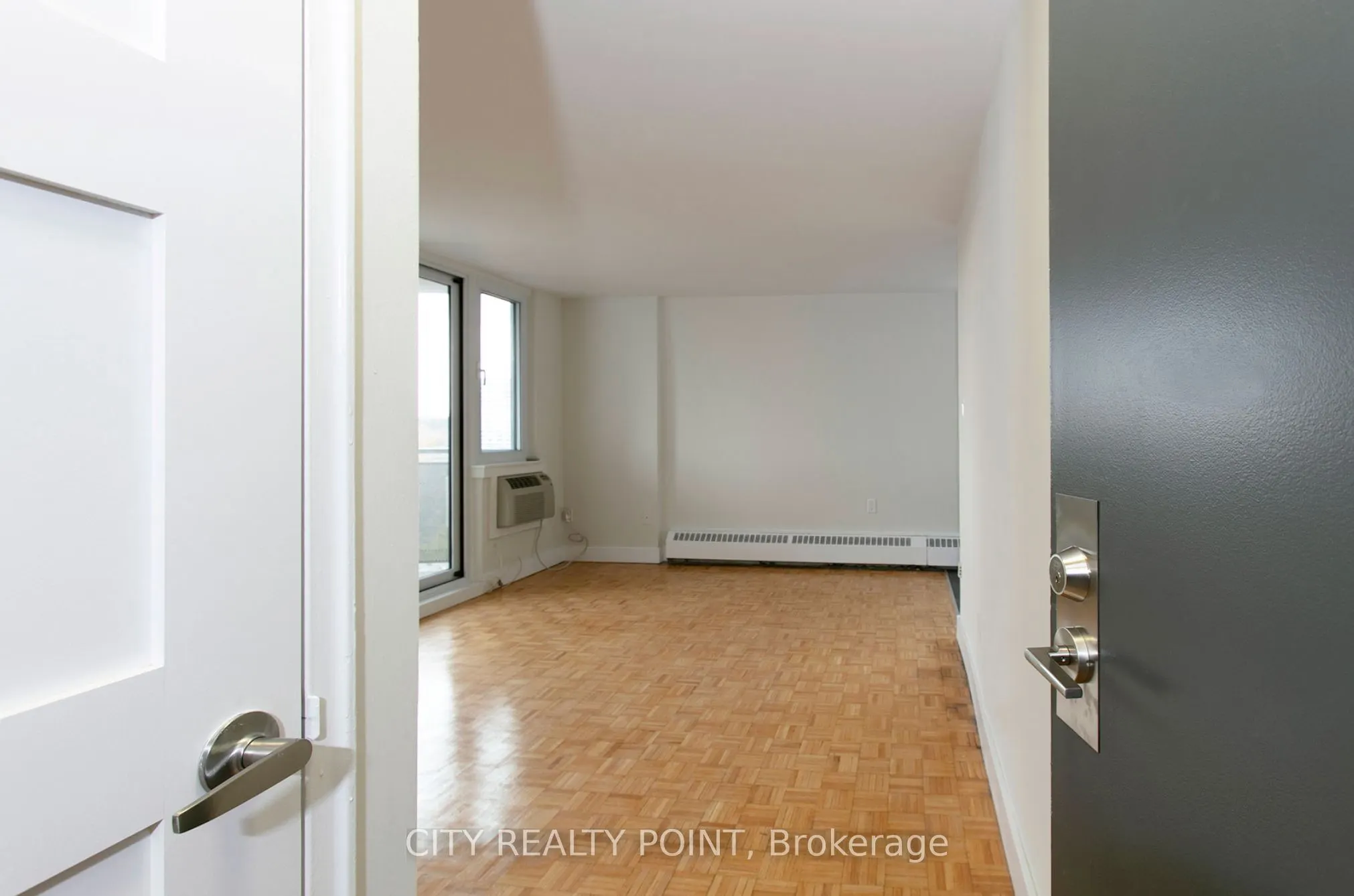 485 Huron Street, #905