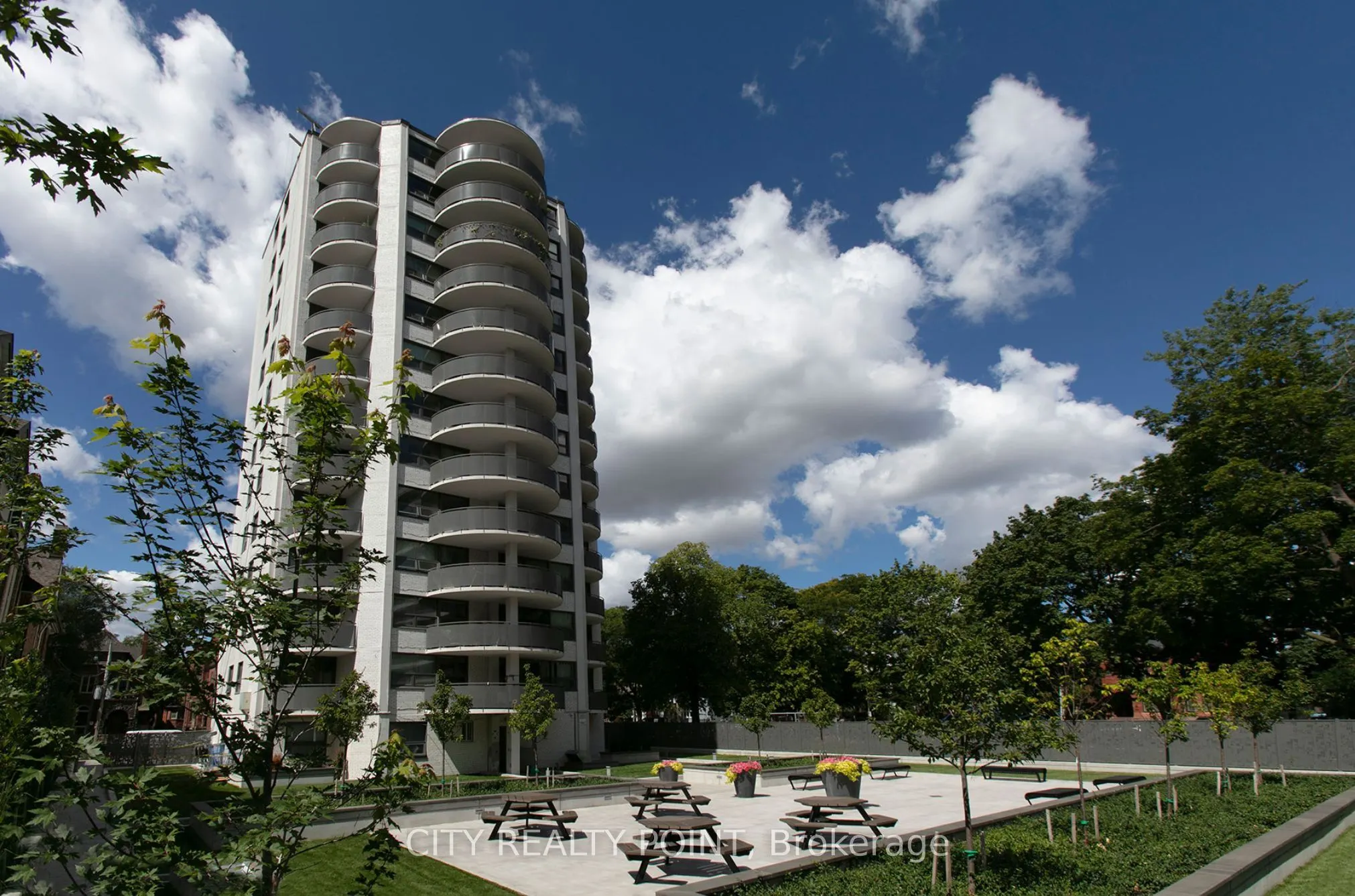 485 Huron Street, #905