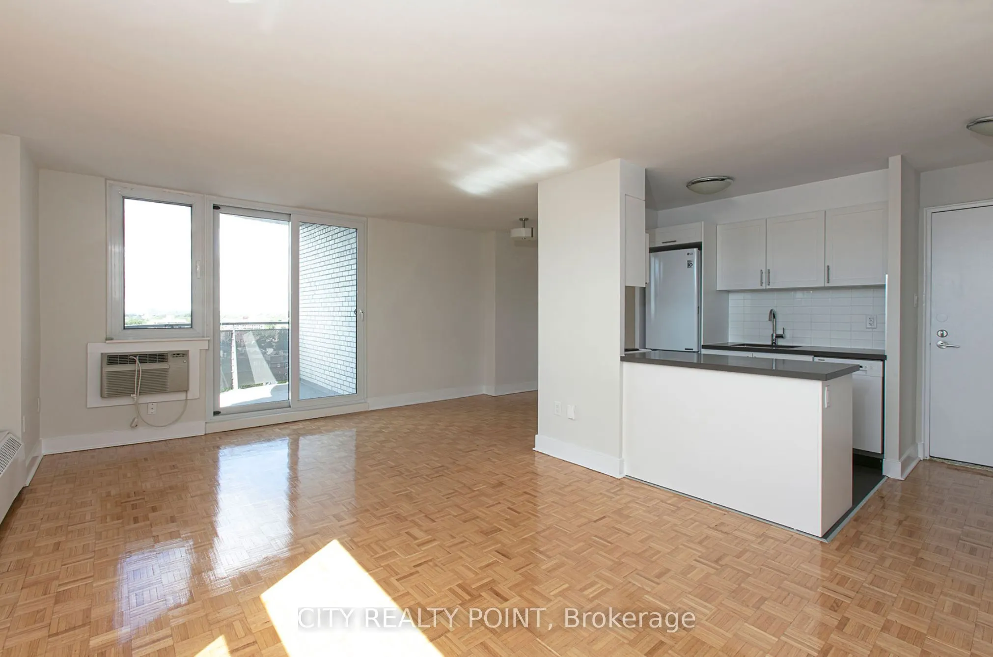 485 Huron Street, #905
